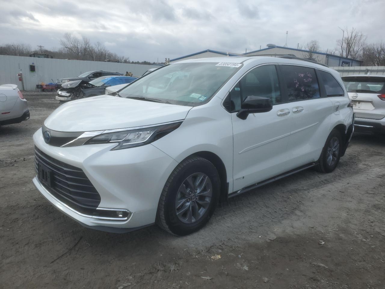 2022 Toyota Sienna VIN 5TDYRKEC2NS135069
