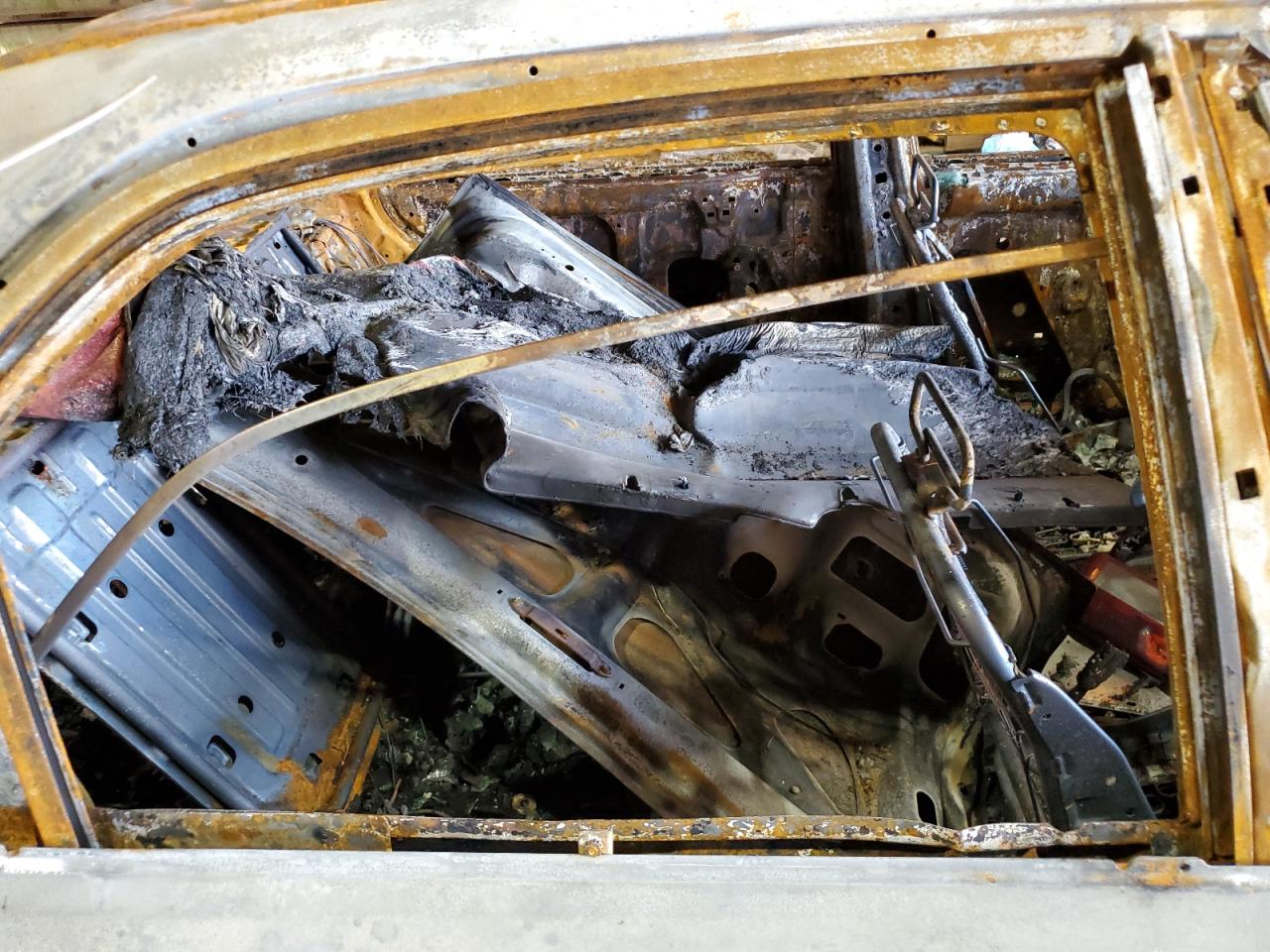 2001 Honda Accord VIN 1HGCG56461A095256 Copart auction photo, burn / burn - engine damage thumbnail 12