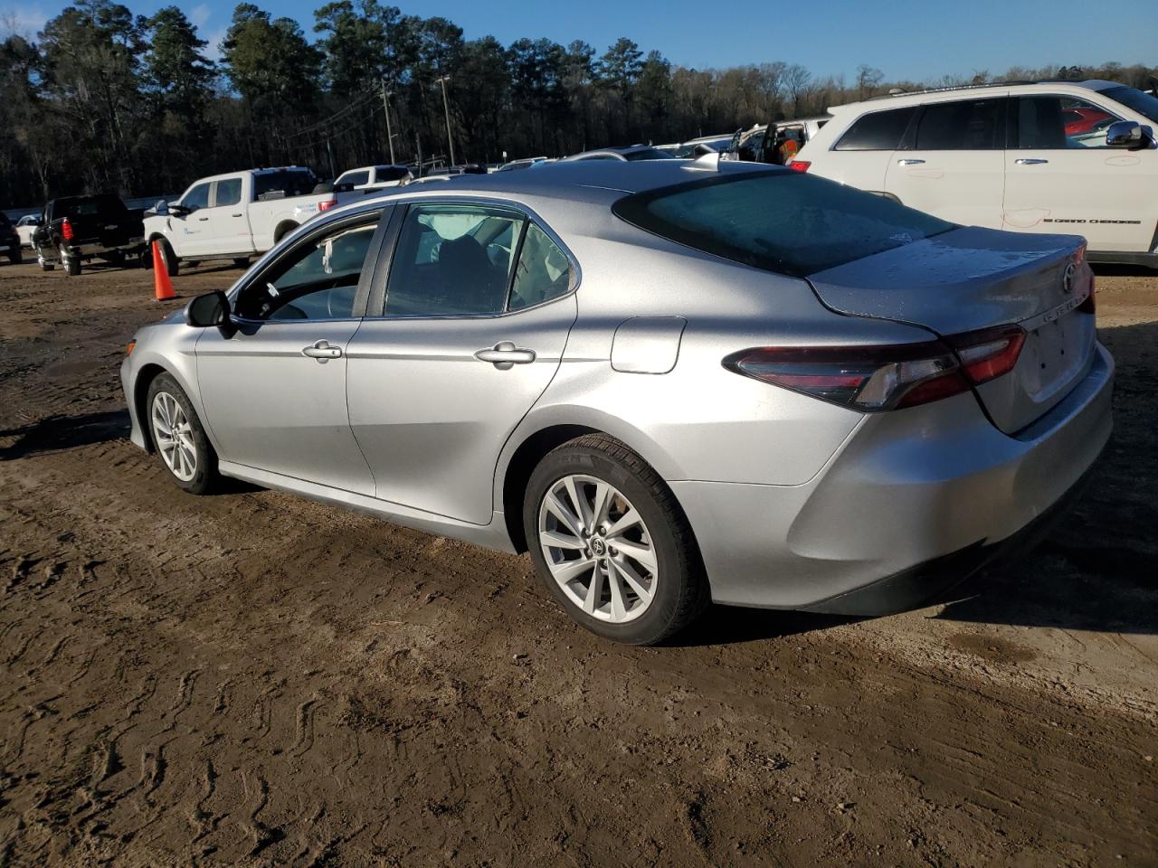 2022 Toyota Camry VIN 4T1C11AK3NU623060 Copart auction photo, side / rear end damage thumbnail 2