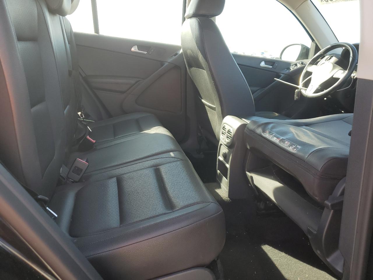 2017 Volkswagen Tiguan VIN WVGBV7AX6HK027911 Copart auction photo, front end damage thumbnail 11