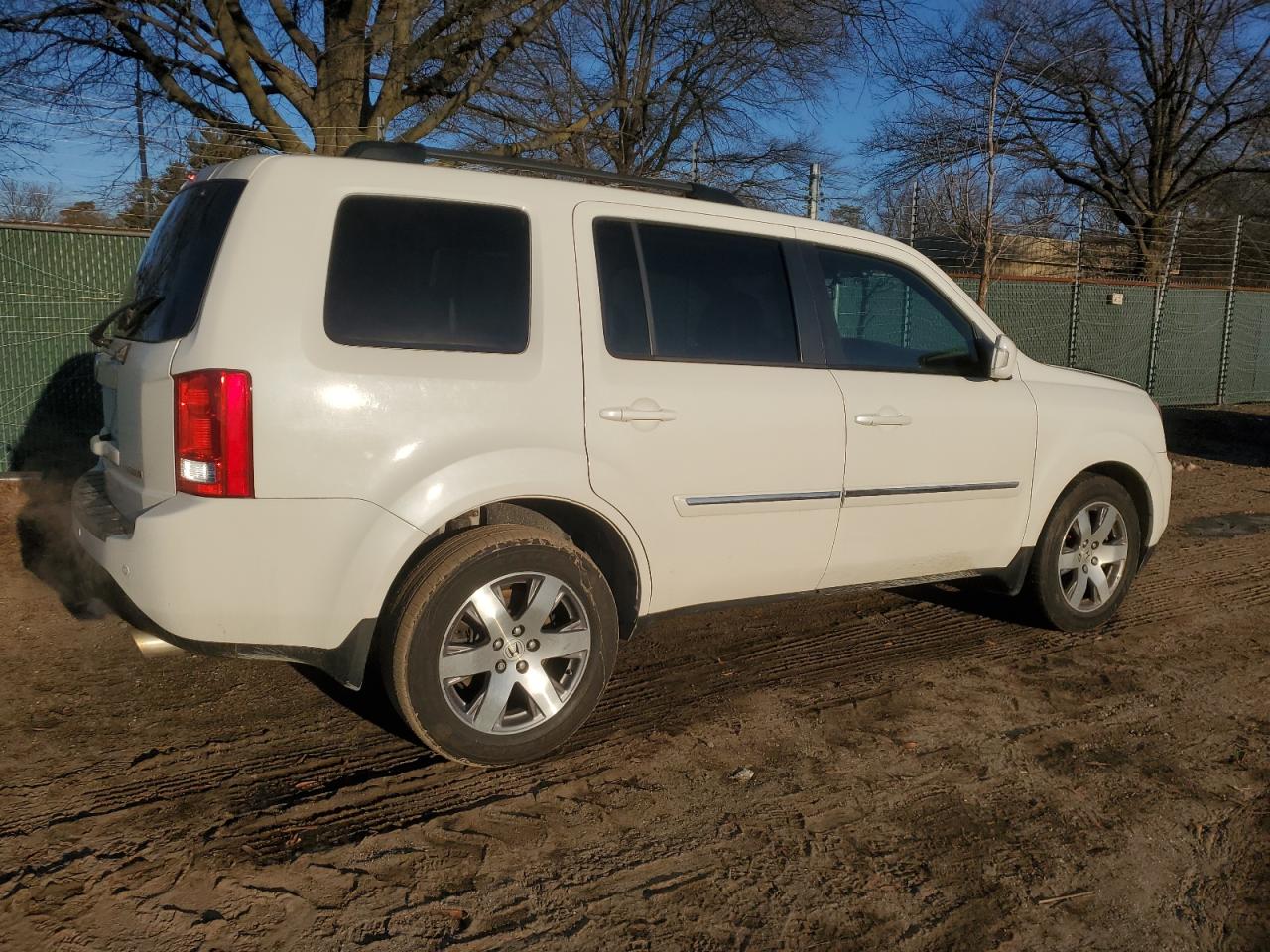 2015 Honda Pilot VIN 5FNYF3H96FB020785 Copart auction photo, front end / undercarriage damage thumbnail 3