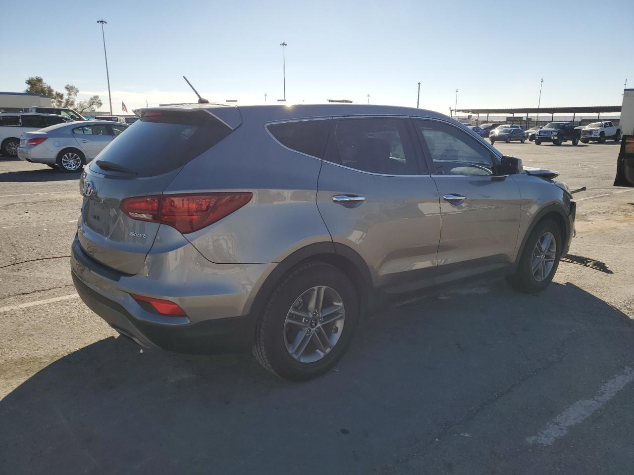 2018 Hyundai Santa Fe VIN 5XYZT3LB9JG565968 Copart auction photo, front end damage thumbnail 3