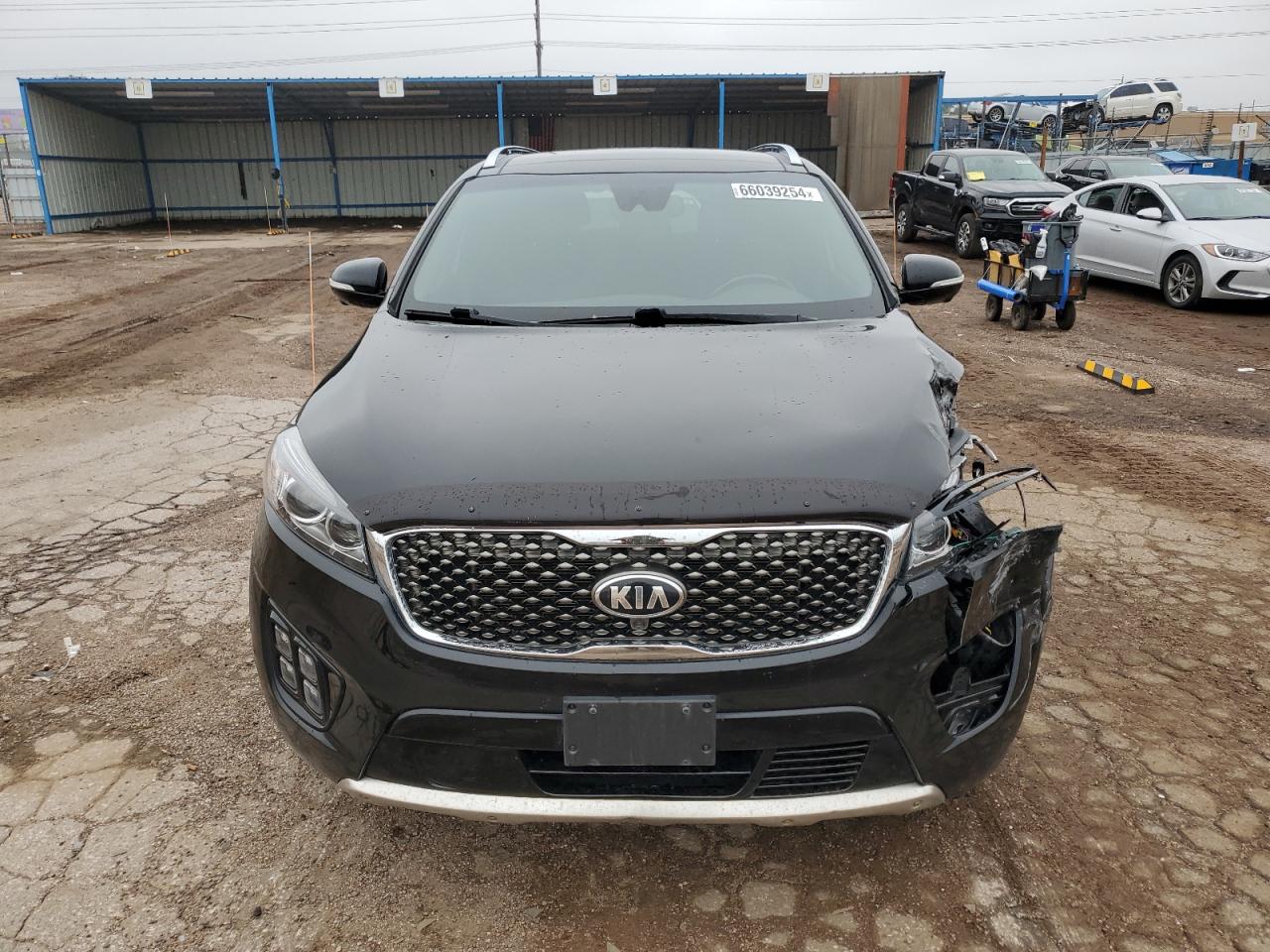 2017 KIA Sorento VIN 5XYPKDA57HG243661 Copart auction photo, front end / side damage thumbnail 5