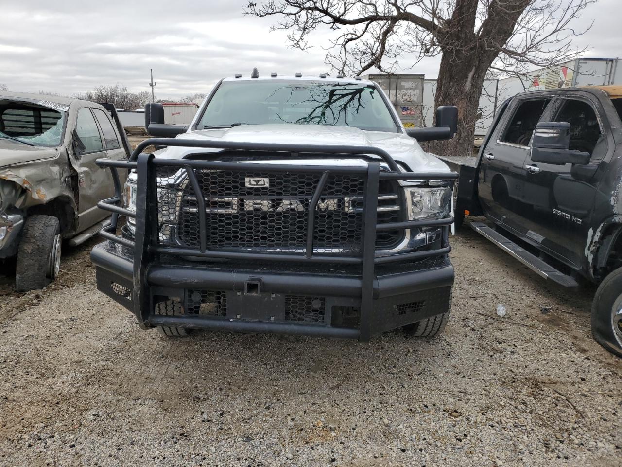 2019 RAM 3500 VIN 3C63RRGL3KG642449 Copart auction photo, front end damage thumbnail 5