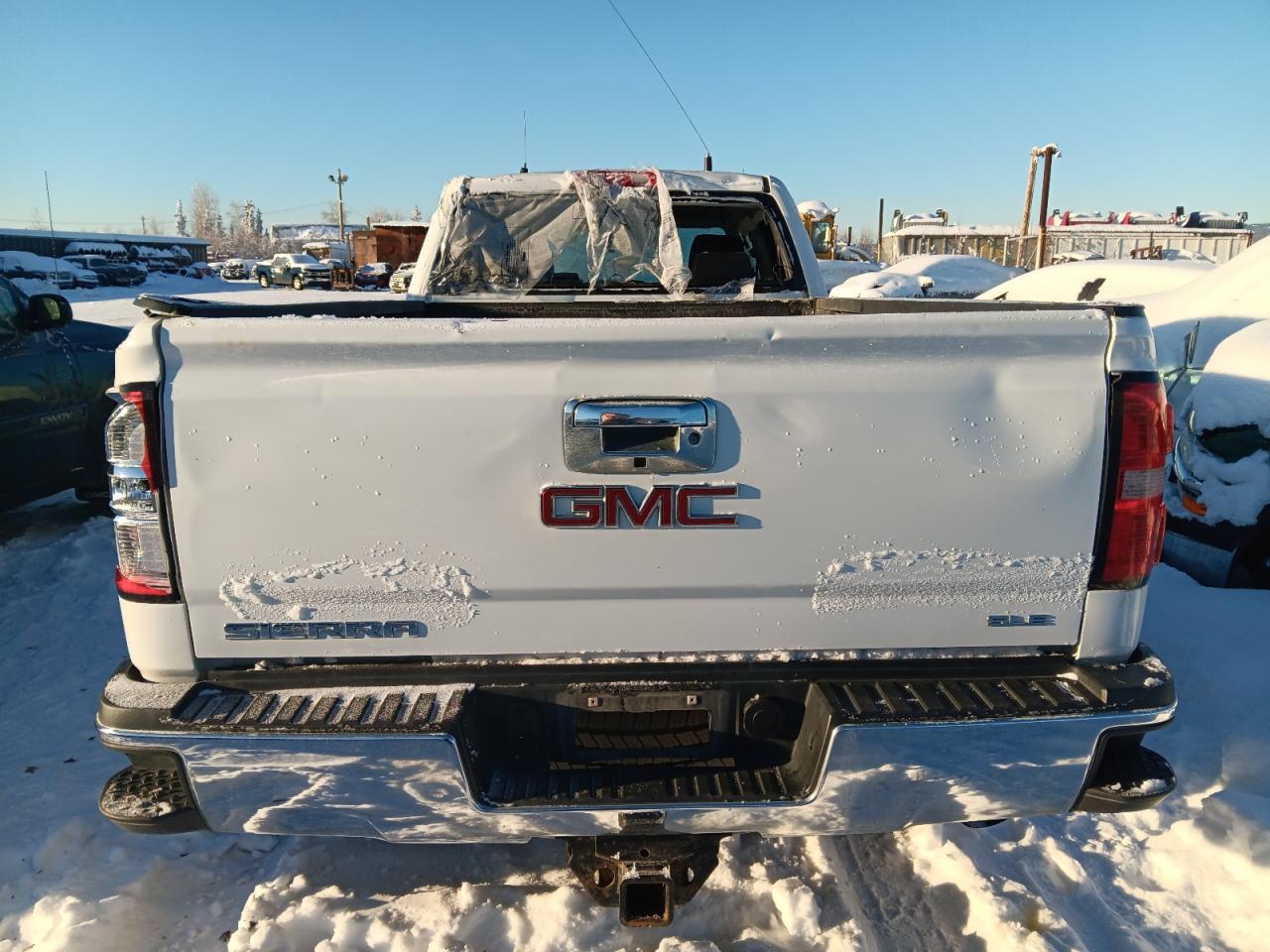 2015 GMC Sierra VIN 1GT22YEGXFZ140942 Copart auction photo, all over damage thumbnail 6