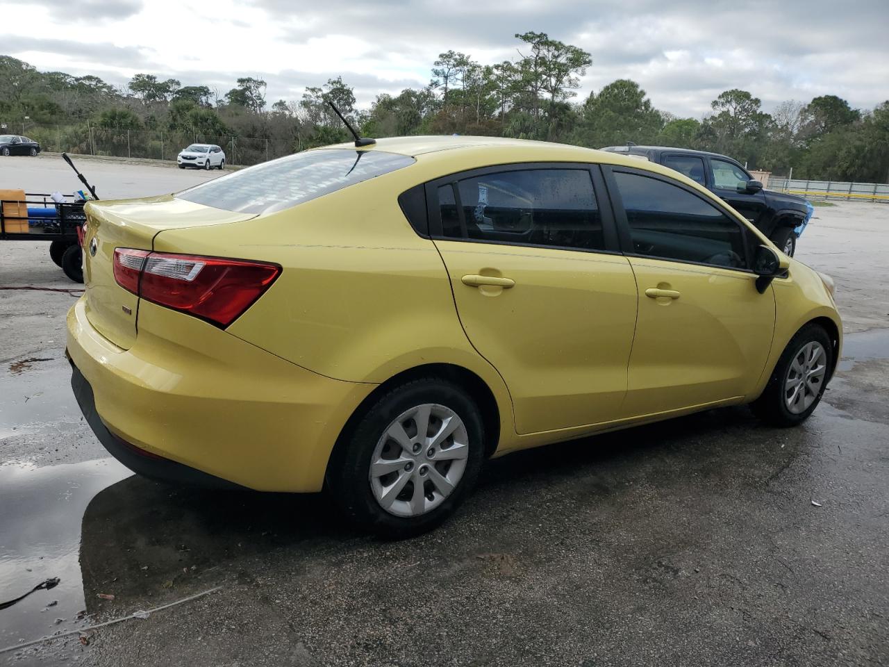 2016 KIA Rio VIN KNADM4A30G6577329 Copart auction photo, side / minor dent/scratches damage thumbnail 3