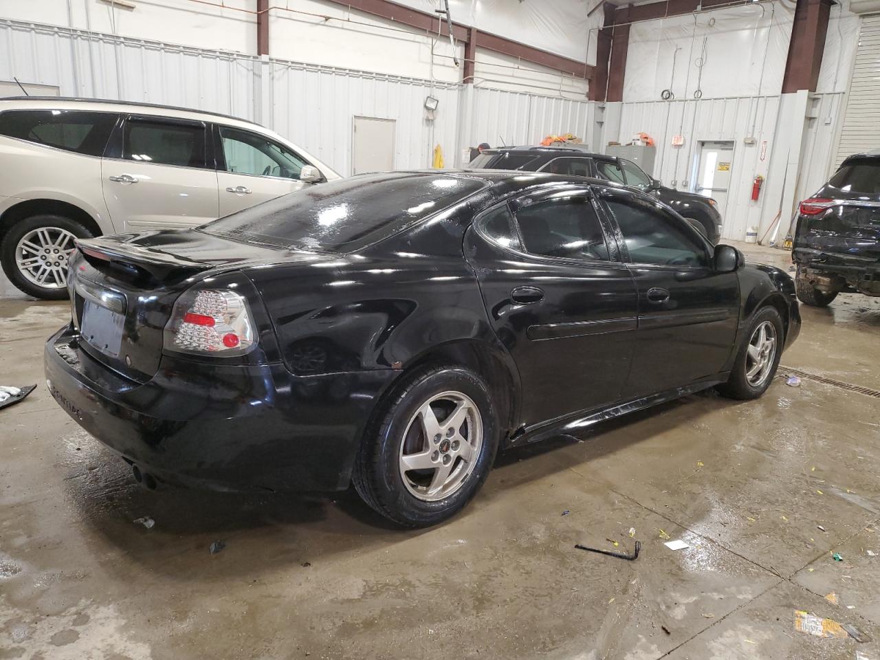 2004 Pontiac Grand Prix VIN 2G2WP522241328181 Copart auction photo, front end / side damage thumbnail 3