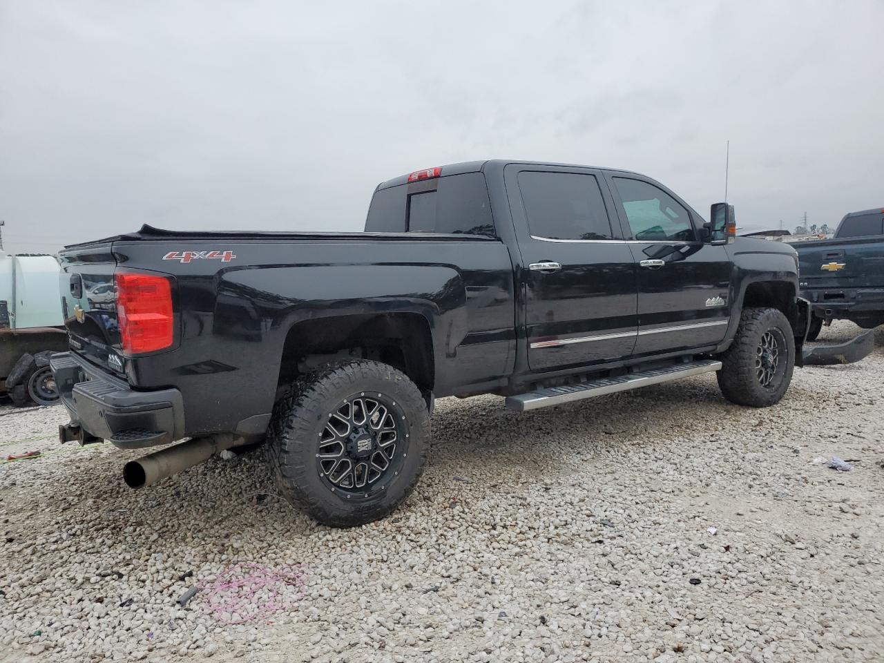 2015 Chevrolet Silverado VIN 1GC1KXE85FF512204 Copart auction photo, front end / side damage thumbnail 3