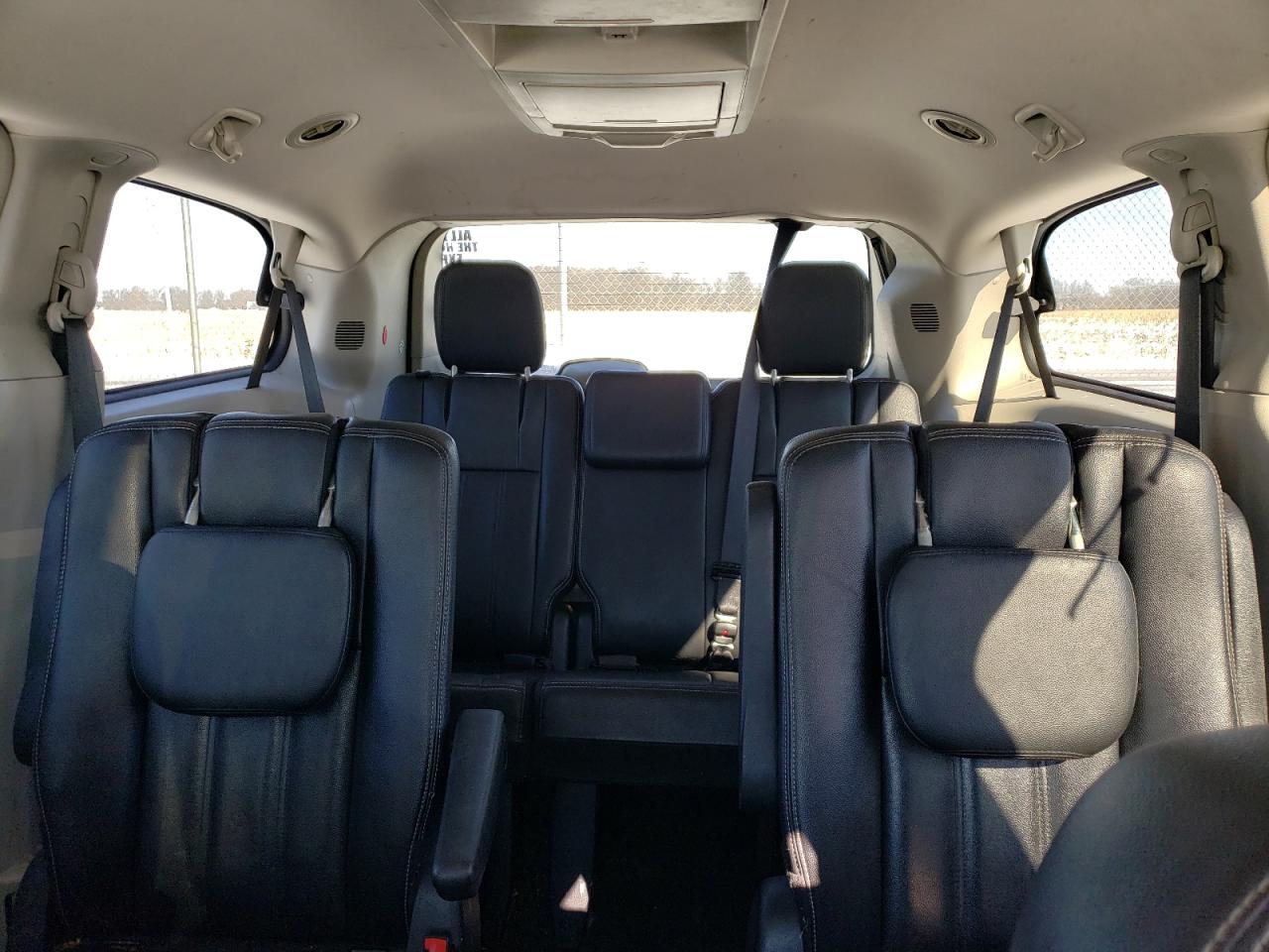 2016 Chrysler Town & Country VIN 2C4RC1BG0GR165707 Copart auction photo, front end / side damage thumbnail 10