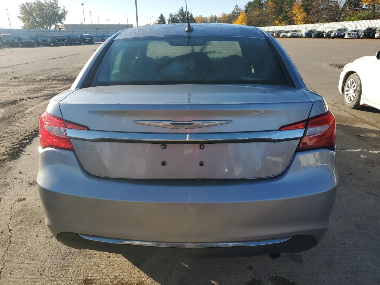 2013 Chrysler 200 VIN 1C3CCBBB7DN557564 Copart auction photo, front end / minor dent/scratches damage thumbnail 6