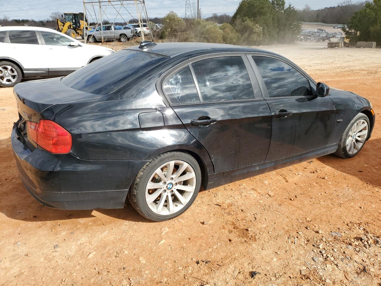 2011 BMW 3er VIN WBAPH7C50BE680959 Copart auction photo, rear end / water/flood damage thumbnail 3