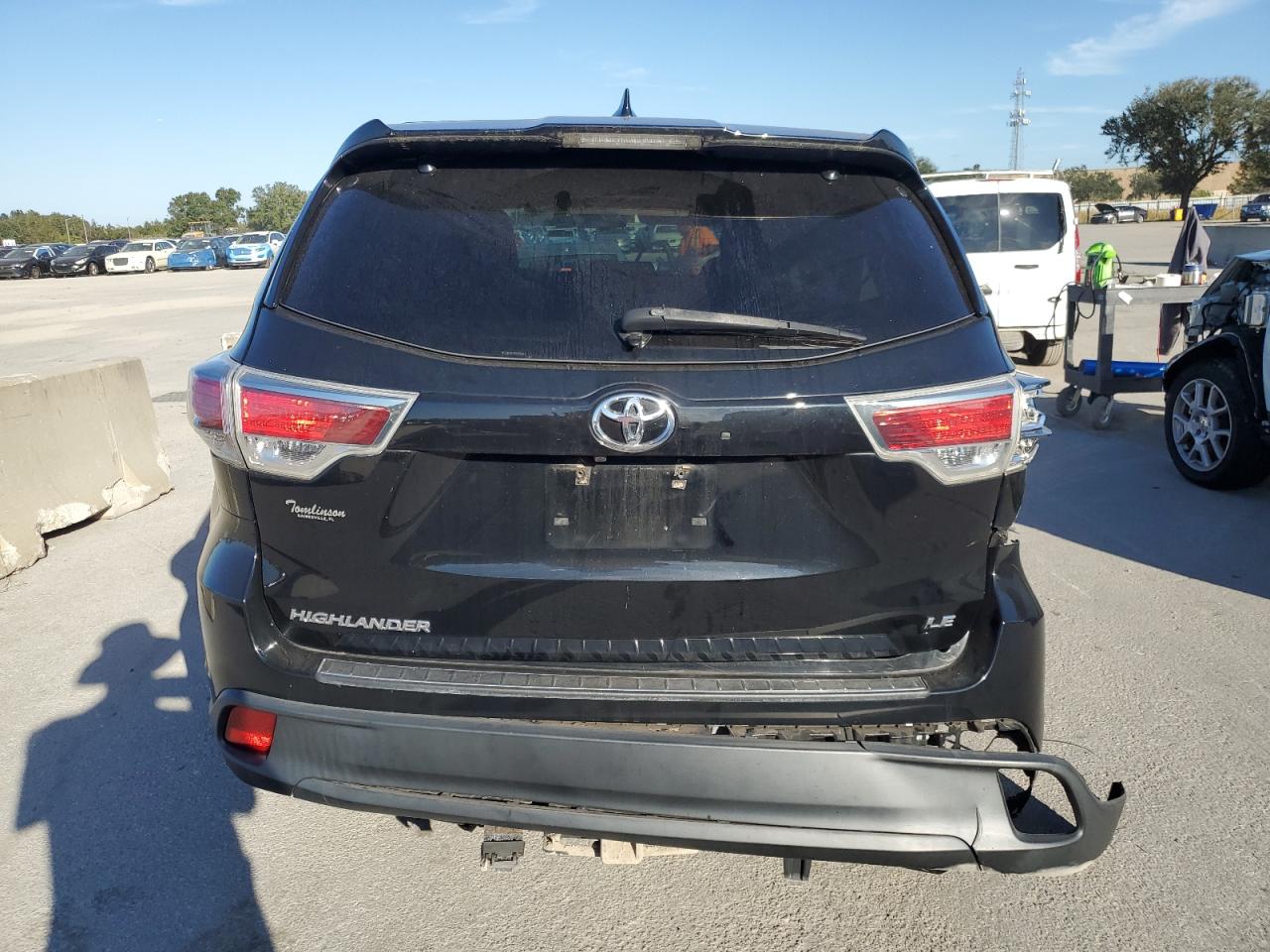 2016 Toyota Highlander VIN 5TDZKRFH1GS156042 Copart auction photo, side / rear end damage thumbnail 6