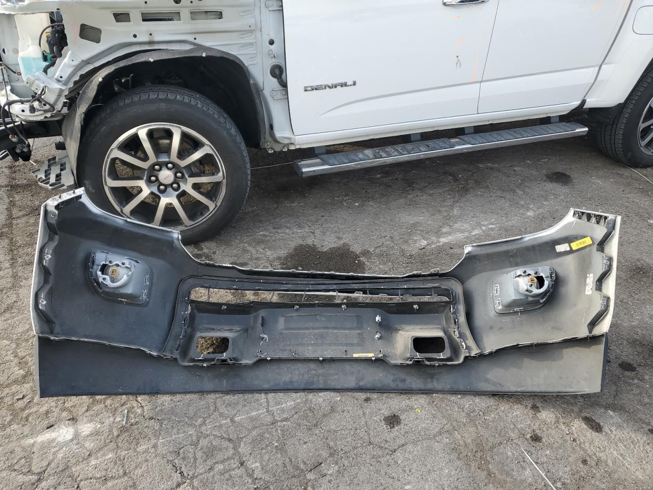 2018 GMC Canyon VIN 1GTG6EEN1J1107696 Copart auction photo, front end damage thumbnail 12
