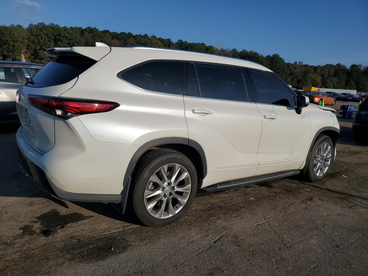 2020 Toyota Highlander VIN 5TDYZRAH0LS007453 Copart auction photo, side / all over damage thumbnail 3