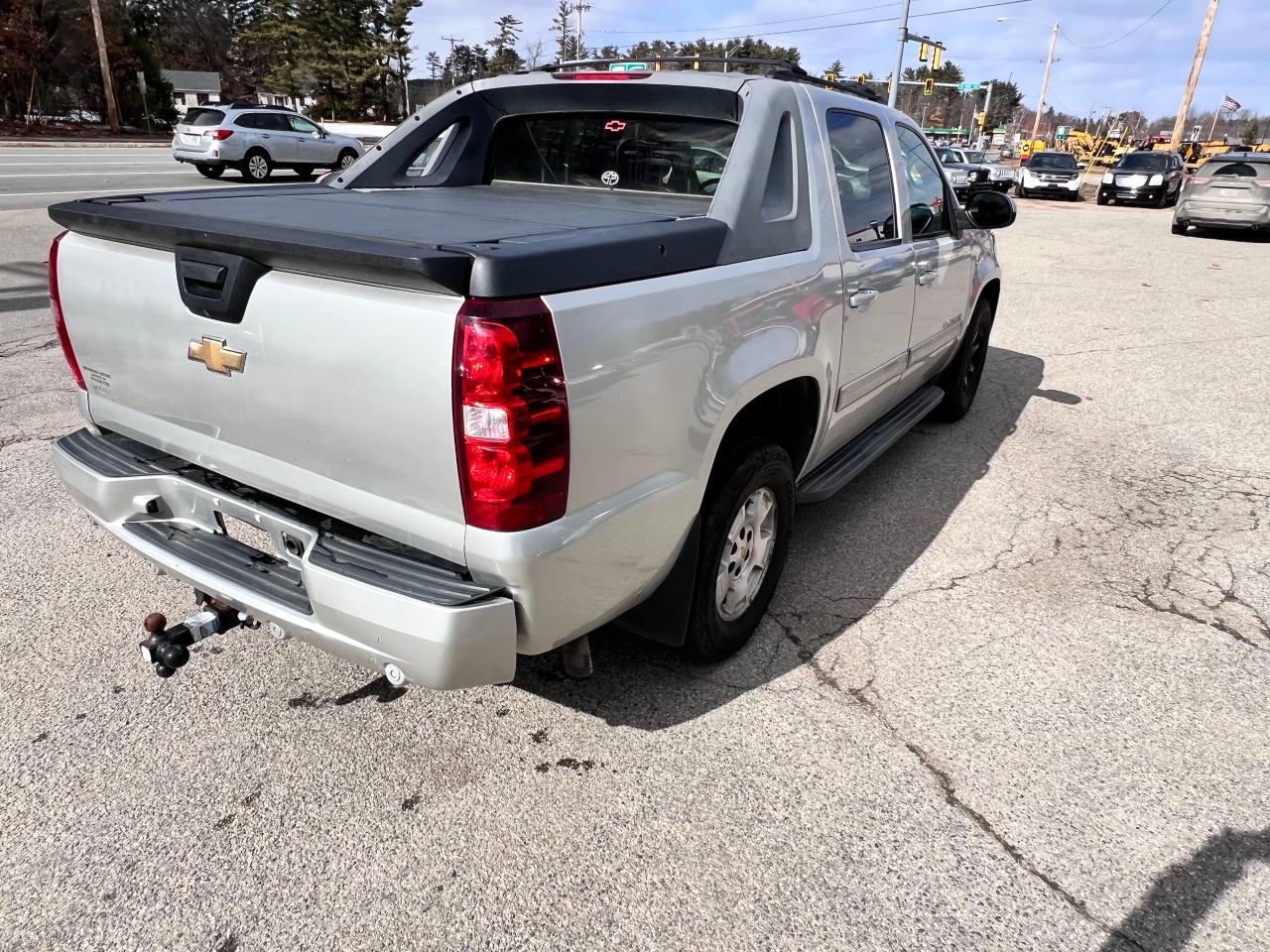 2011 Chevrolet Avalanche VIN 3GNTKEE32BG271834 Copart auction photo, normal wear damage thumbnail 4