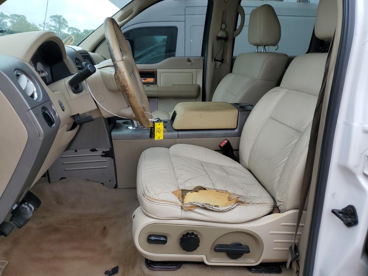 2004 Ford F-150 VIN 1FTPW12574KC32553 Copart auction photo, minor dent/scratches damage thumbnail 7