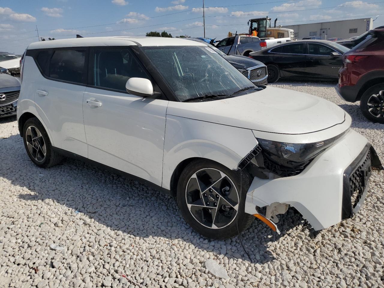 2023 KIA Soul VIN KNDJ33AU9P7866585 Copart auction photo, front end / side damage thumbnail 4