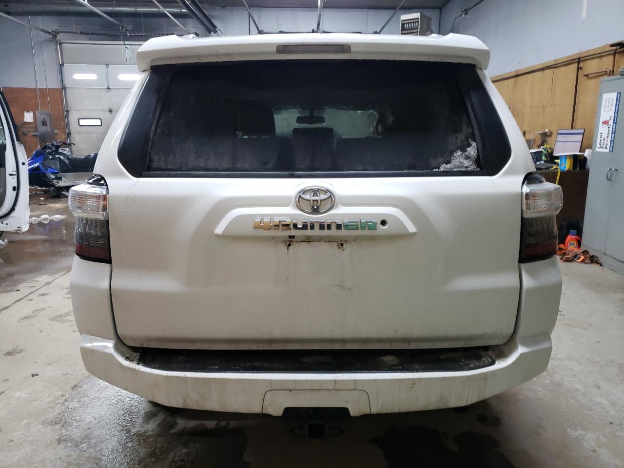2018 Toyota 4Runner VIN JTEBU5JR1J5492089 Copart auction photo, rollover / minor dent/scratches damage thumbnail 6