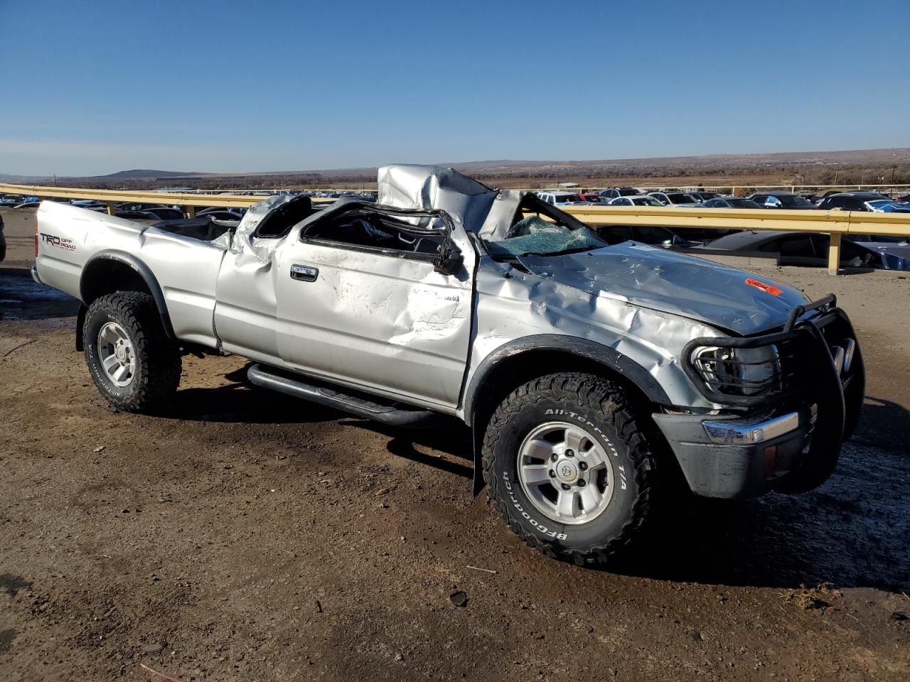 2000 Toyota Tacoma VIN 4TAWN72N9YZ647058 Copart auction photo, rollover damage thumbnail 4