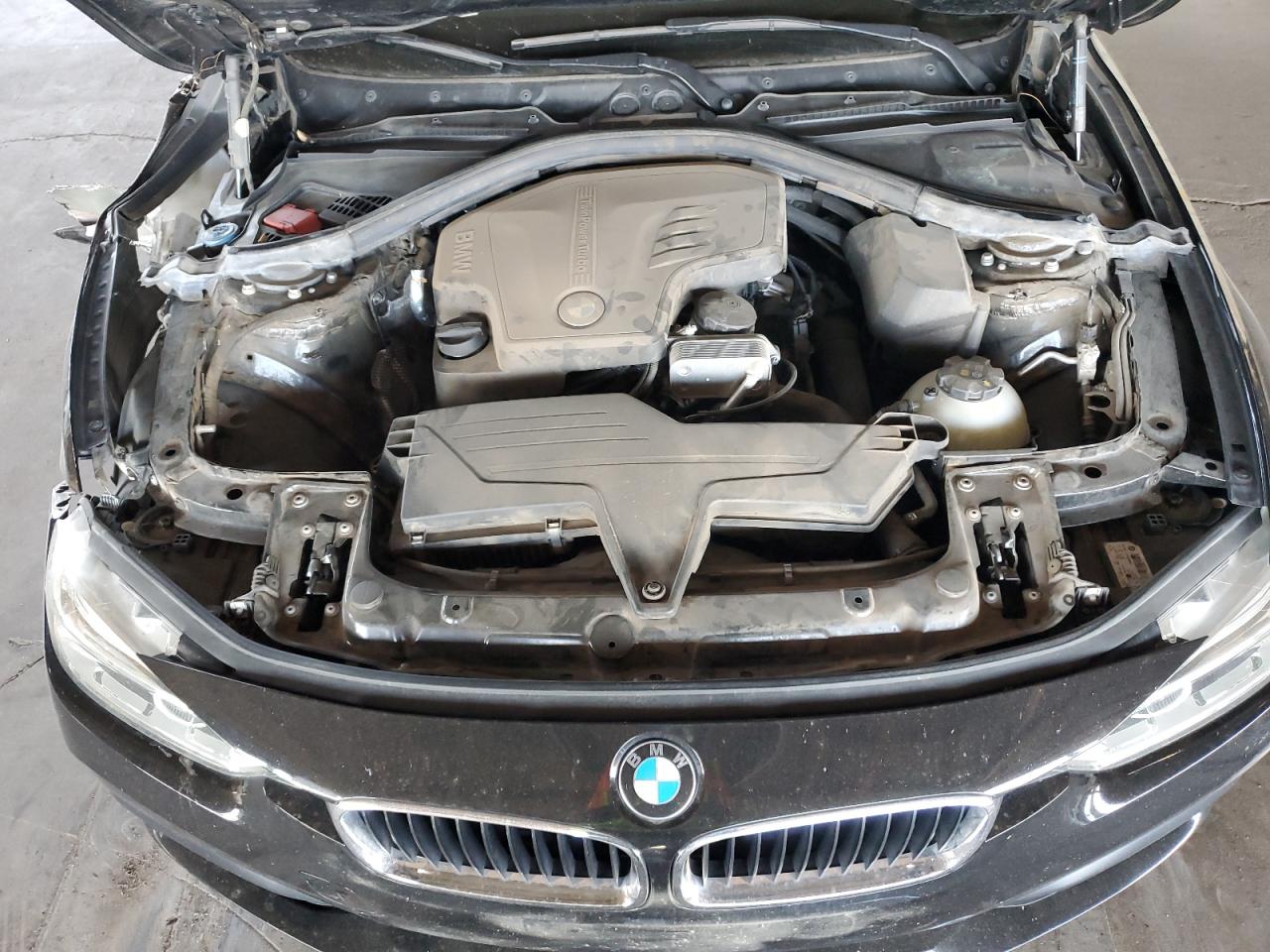 2018 BMW 3er VIN WBA8E1G5XJNU92369 Copart auction photo, front end damage thumbnail 11