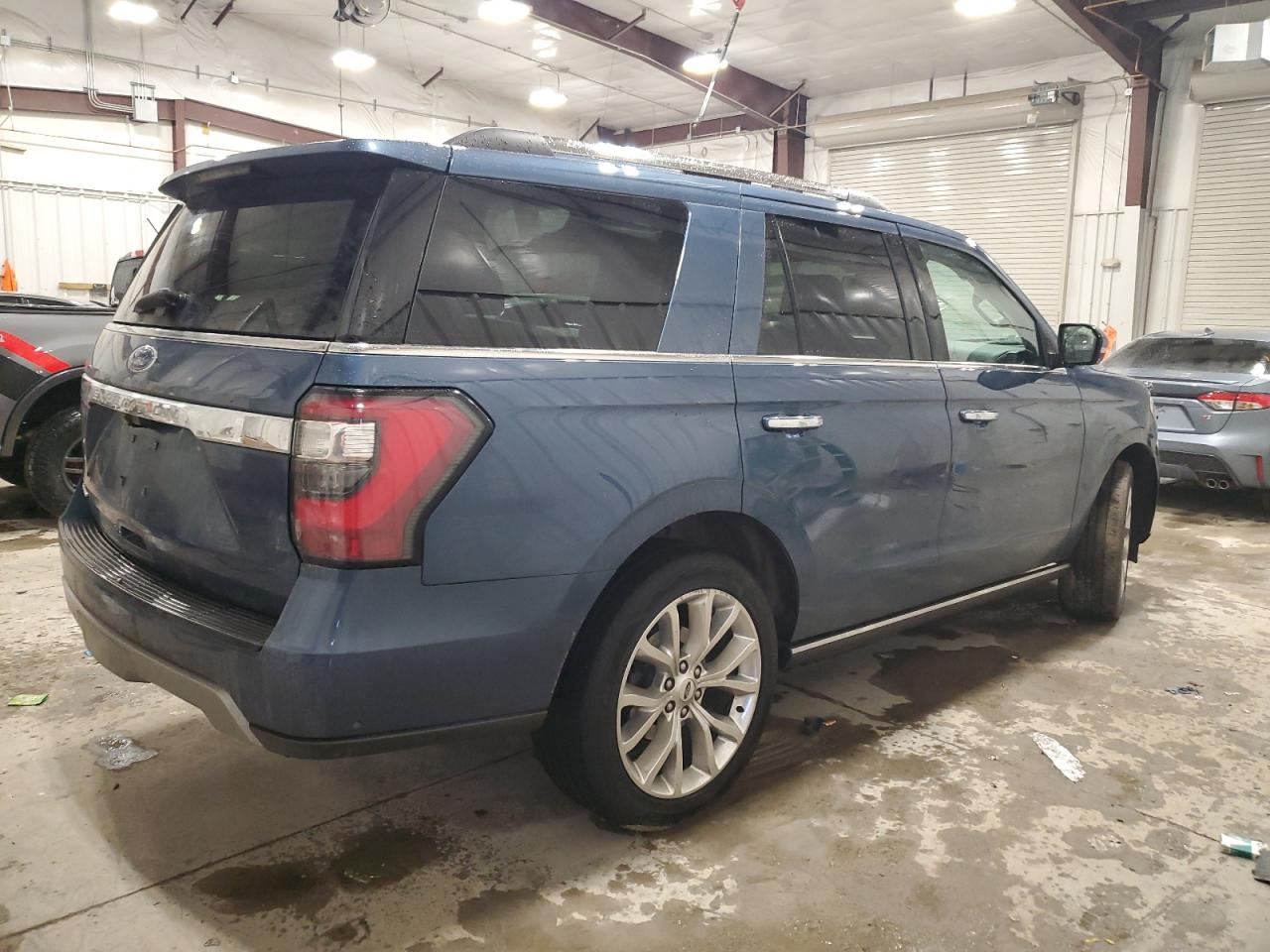 2019 Ford Expedition VIN 1FMJU2AT4KEA70440 Copart auction photo, side / front end damage thumbnail 3