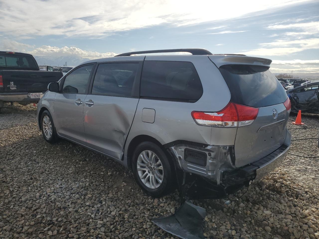 2014 Toyota Sienna VIN 5TDYK3DC3ES442861 Copart auction photo, side / rear end damage thumbnail 2
