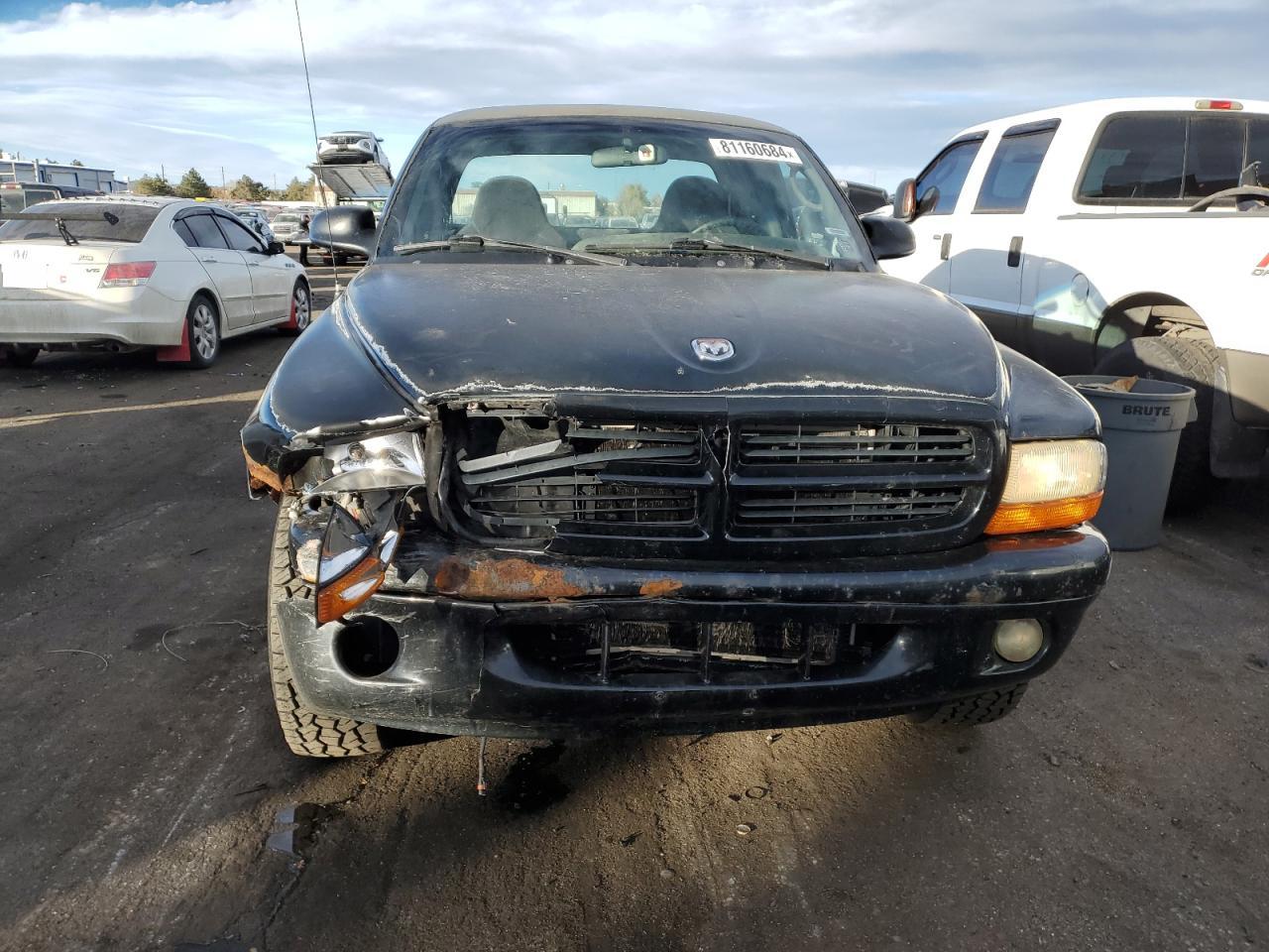 2000 Dodge Dakota VIN 1B7GG22N9YS794074 Copart auction photo, front end / minor dent/scratches damage thumbnail 5