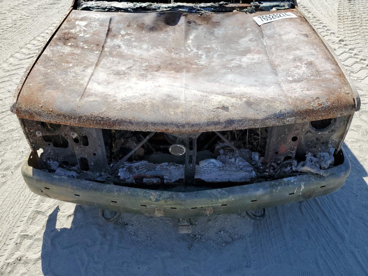 1998 Chevrolet GMT-400 VIN 1GCGK29R8WE237188 Copart auction photo, burn damage thumbnail 12