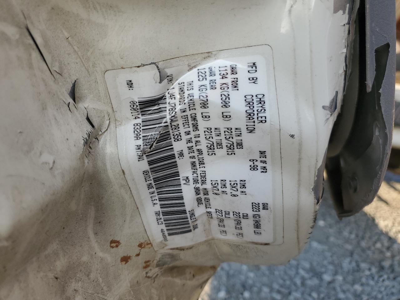 1998 Jeep Grand Cherokee VIN 1J4FJ78SXWL281358 Copart auction photo, all over damage thumbnail 13