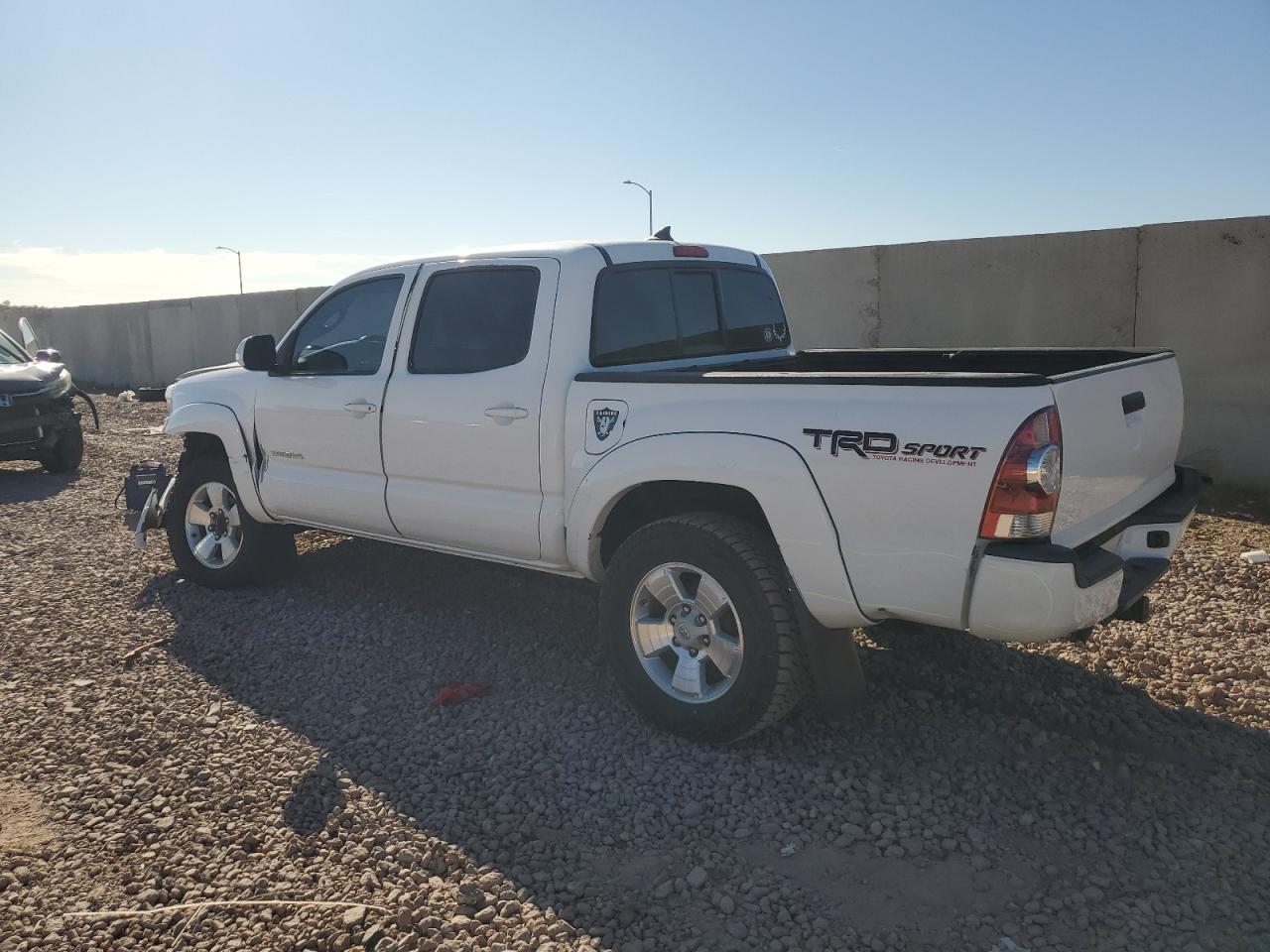 2015 Toyota Tacoma VIN 3TMJU4GN0FM183259 Copart auction photo, front end damage thumbnail 2