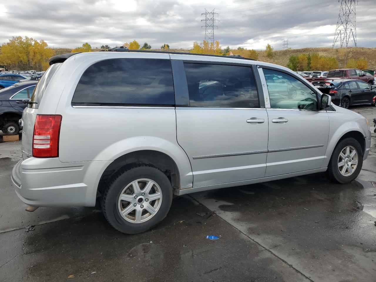 2010 Chrysler Town & Country VIN 2A4RR5D1XAR289144 Copart auction photo, front end / side damage thumbnail 3