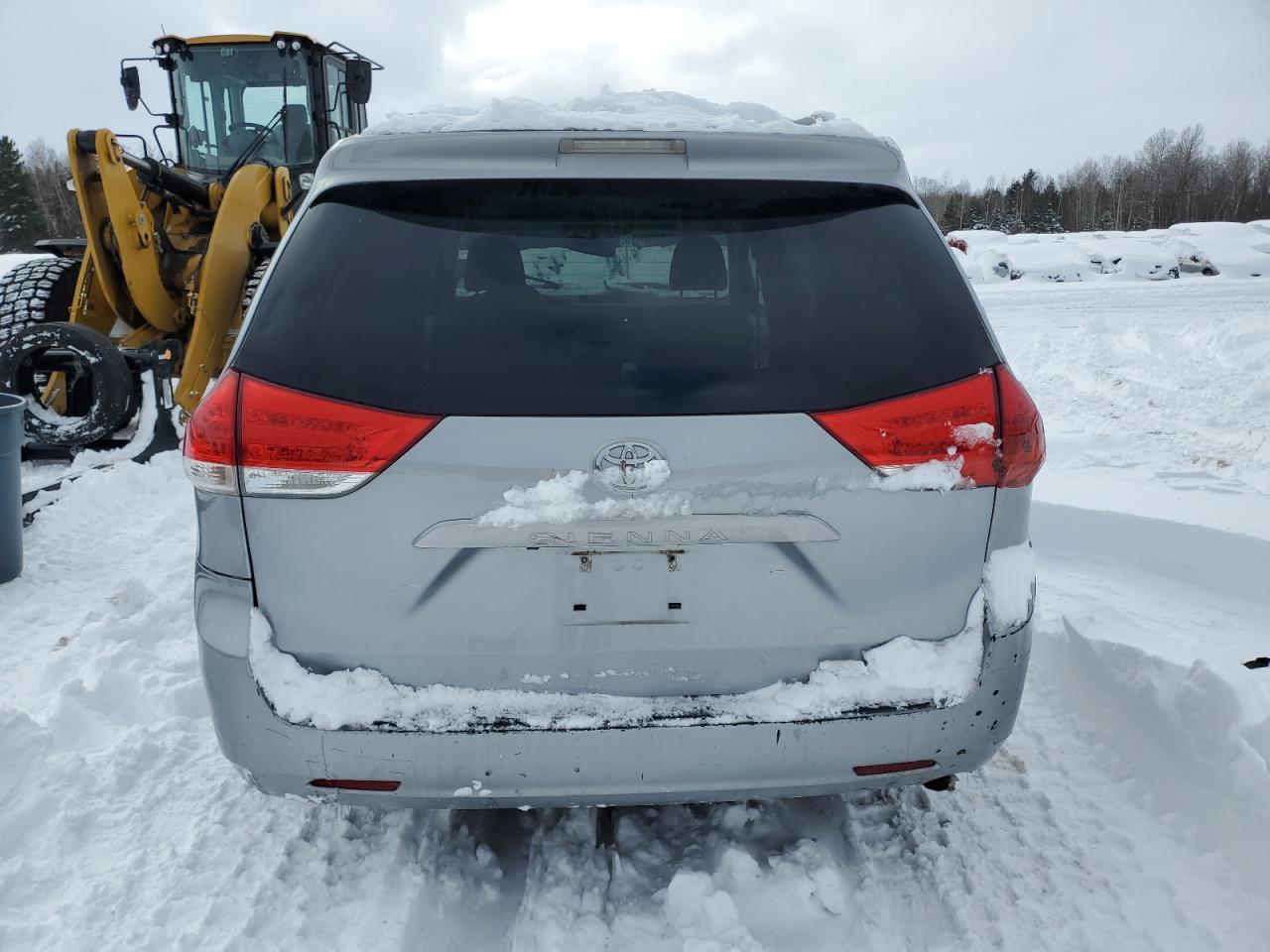 2011 Toyota Sienna VIN 5TDKK3DC3BS058869 Copart auction photo, front end / side damage thumbnail 6