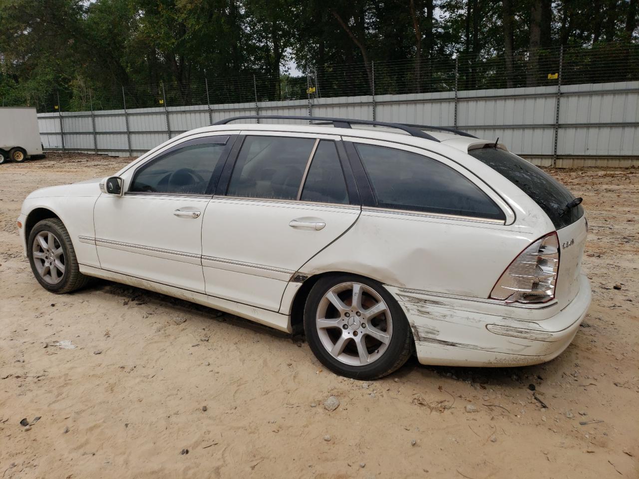 2005 Mercedes-Benz C-klasse VIN WDBRH61J45F597196 Copart auction photo, undercarriage / rear end damage thumbnail 2