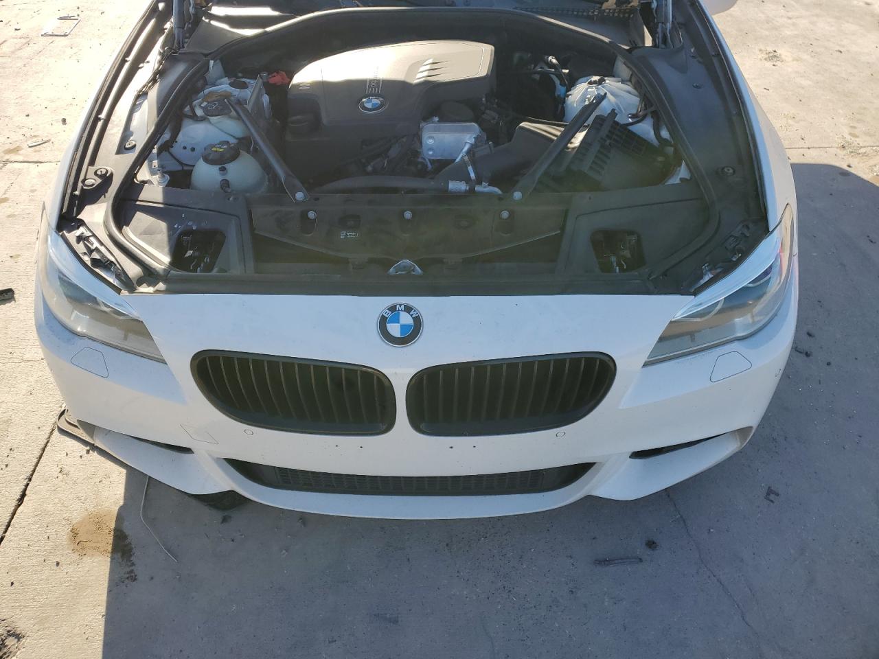 2016 BMW 5er VIN WBA5A5C56GG352909 Copart auction photo, front end / hail damage thumbnail 11