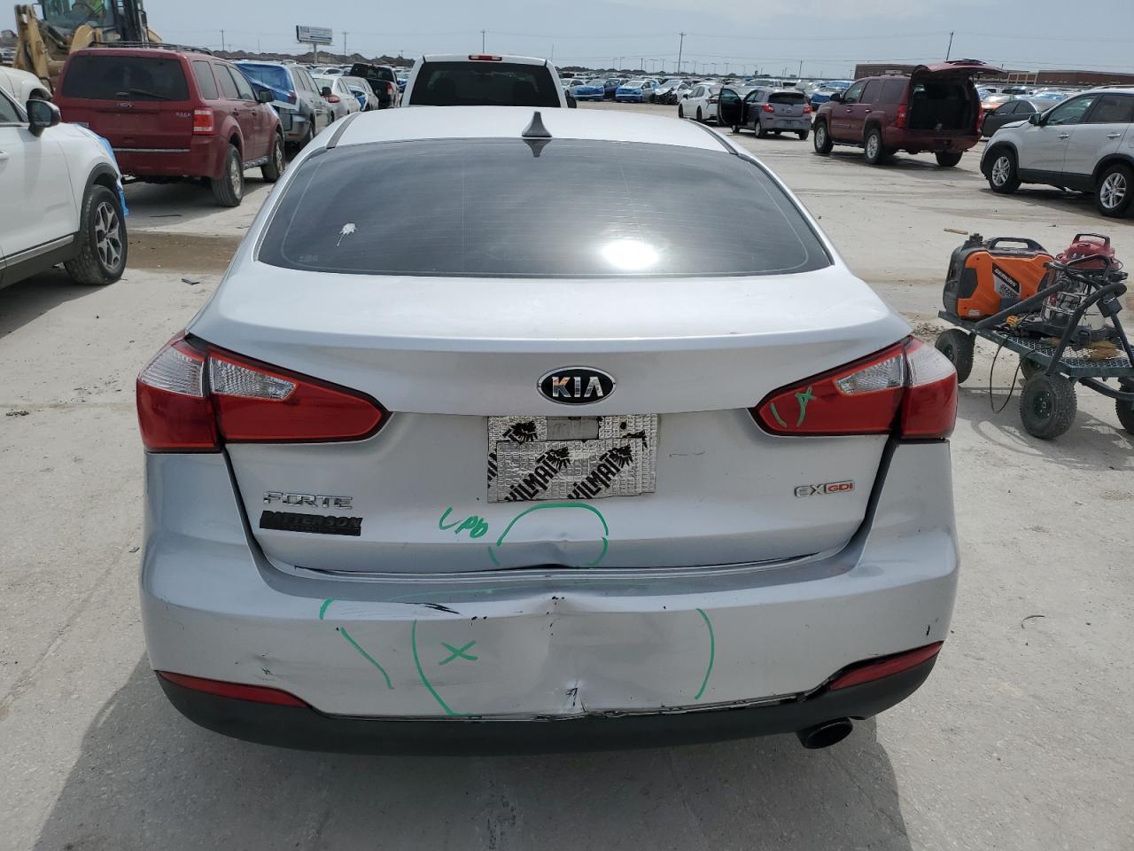 2016 KIA Forte VIN KNAFZ4A8XG5578466 Copart auction photo, front end / rear end damage thumbnail 6
