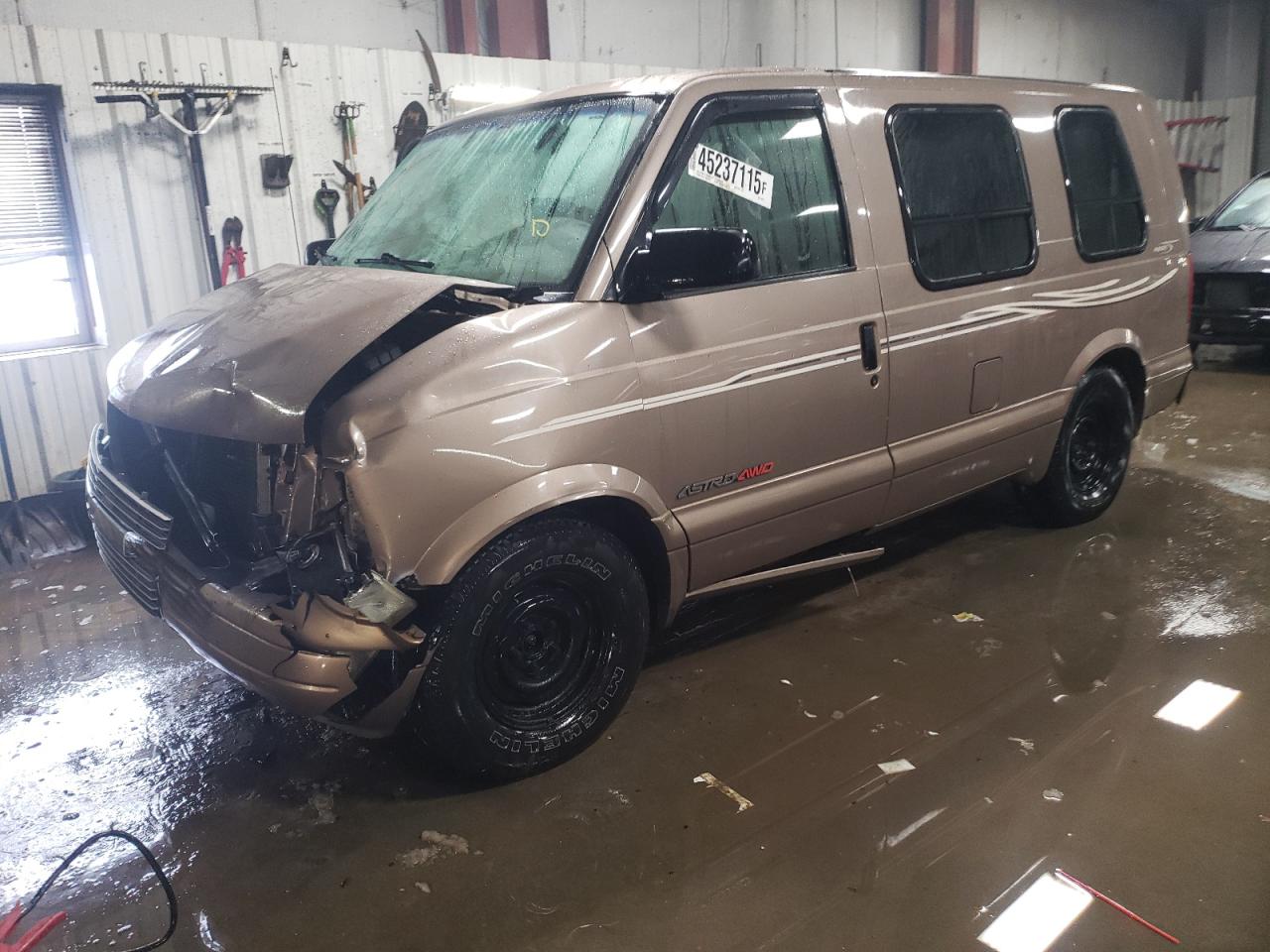 2000 Chevrolet Astro VIN 1GBEL19W2YB150562 - Copart auction photo