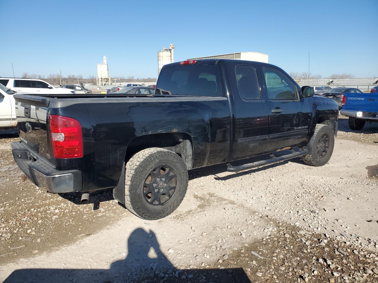 2011 Chevrolet Silverado VIN 1GCRKREA3BZ386256 Copart auction photo, side / front end damage thumbnail 3