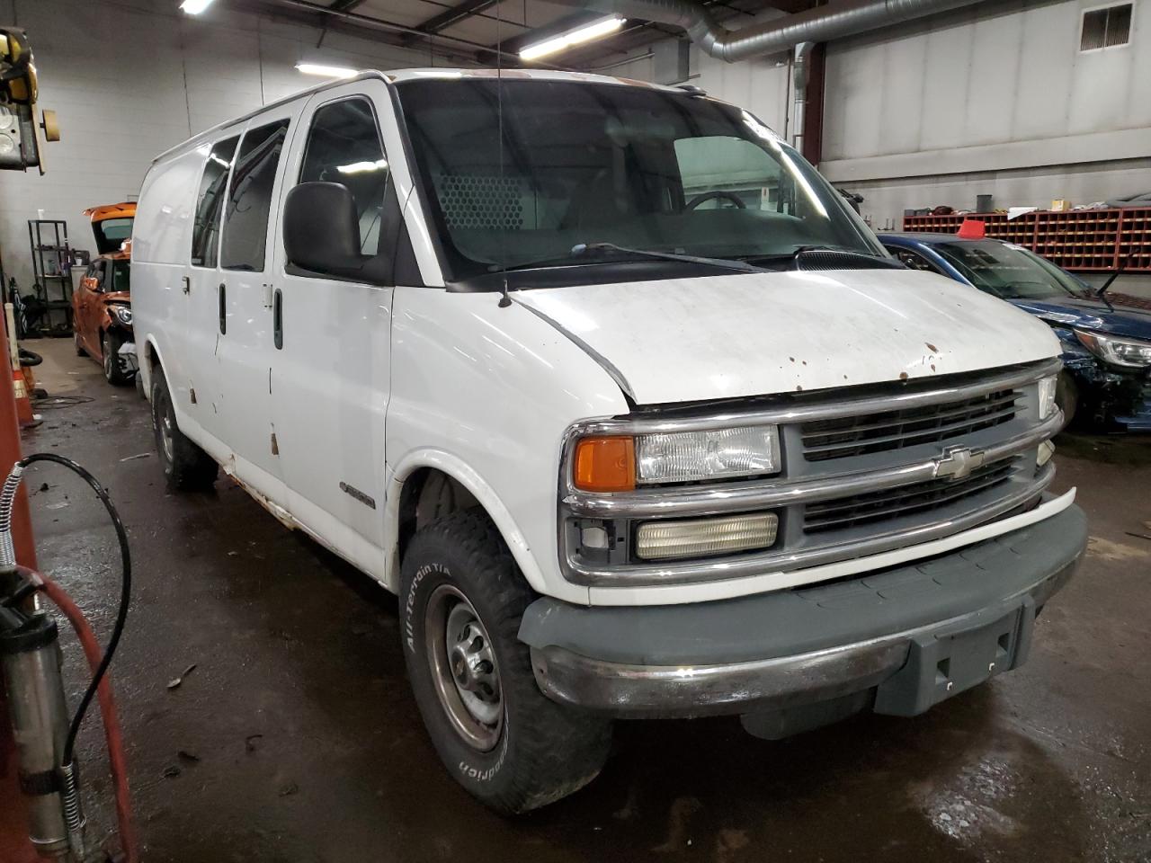 2002 Chevrolet Express VIN 1GCHG39RX21214184 Copart auction photo, front end / side damage thumbnail 4