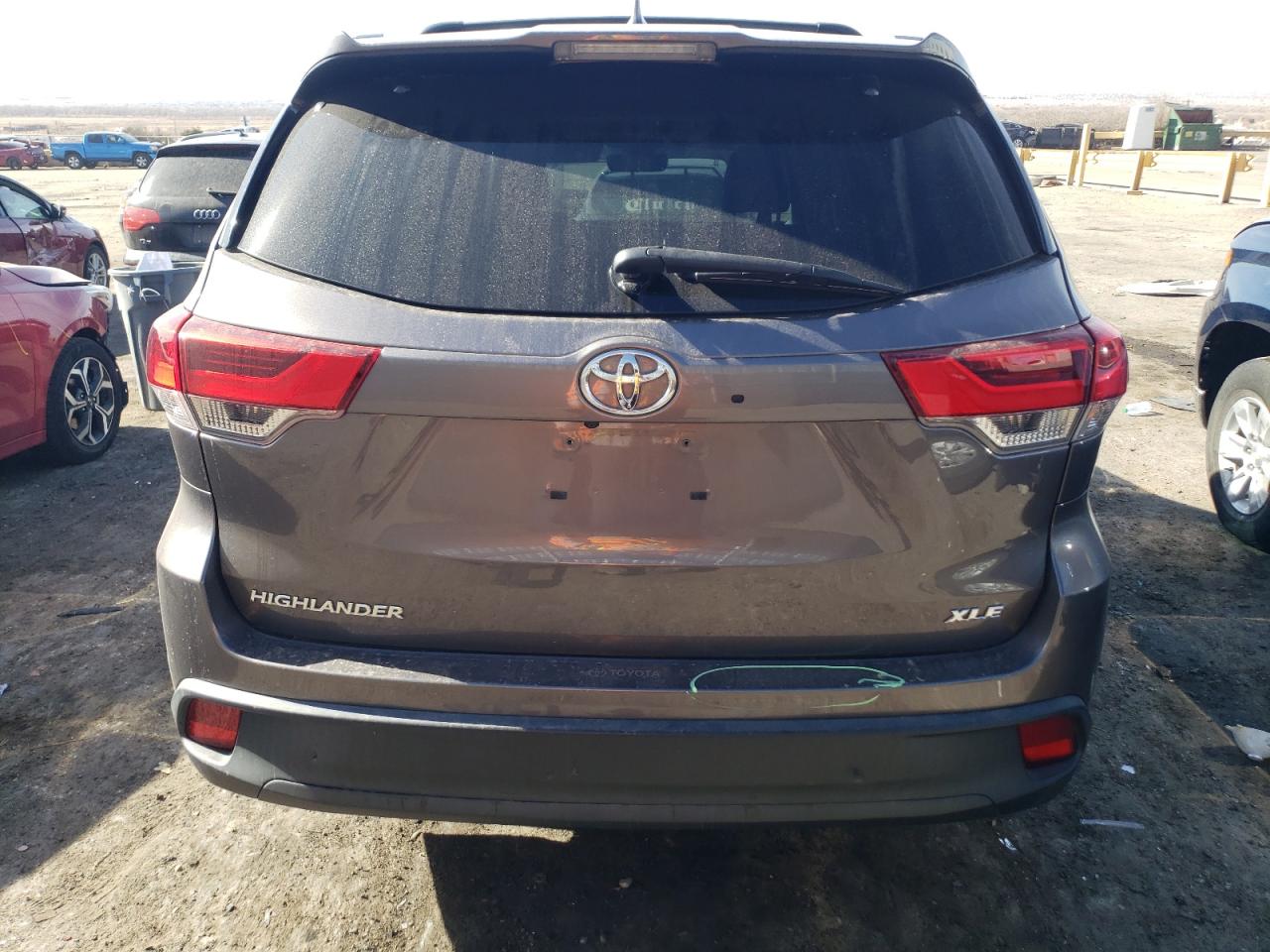 2019 Toyota Highlander VIN 5TDKZRFH4KS574777 Copart auction photo, front end / side damage thumbnail 6