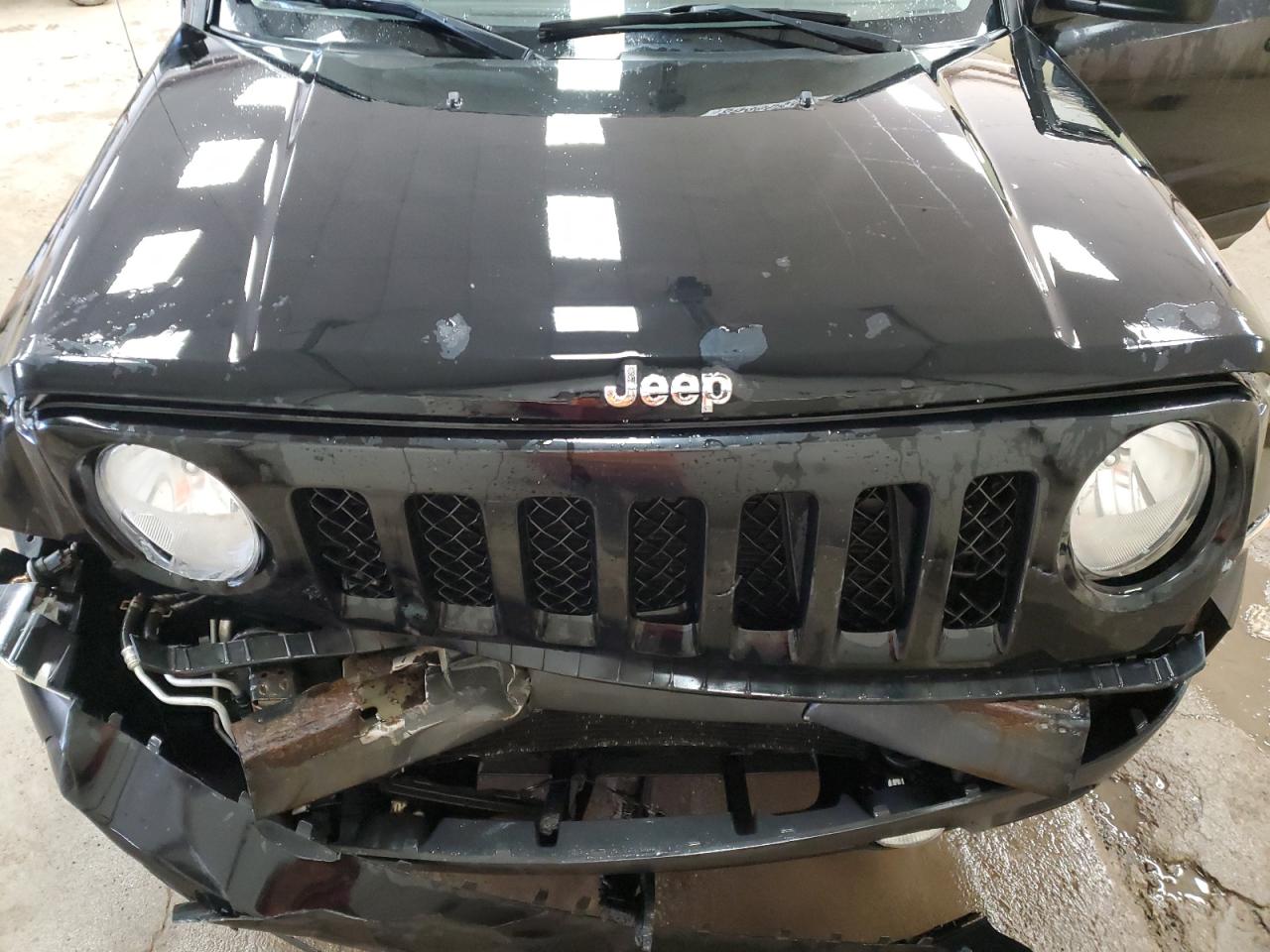 2013 Jeep Liberty (Patriot) VIN 1C4NJRFB0DD137454 Copart auction photo, front end / minor dent/scratches damage thumbnail 12