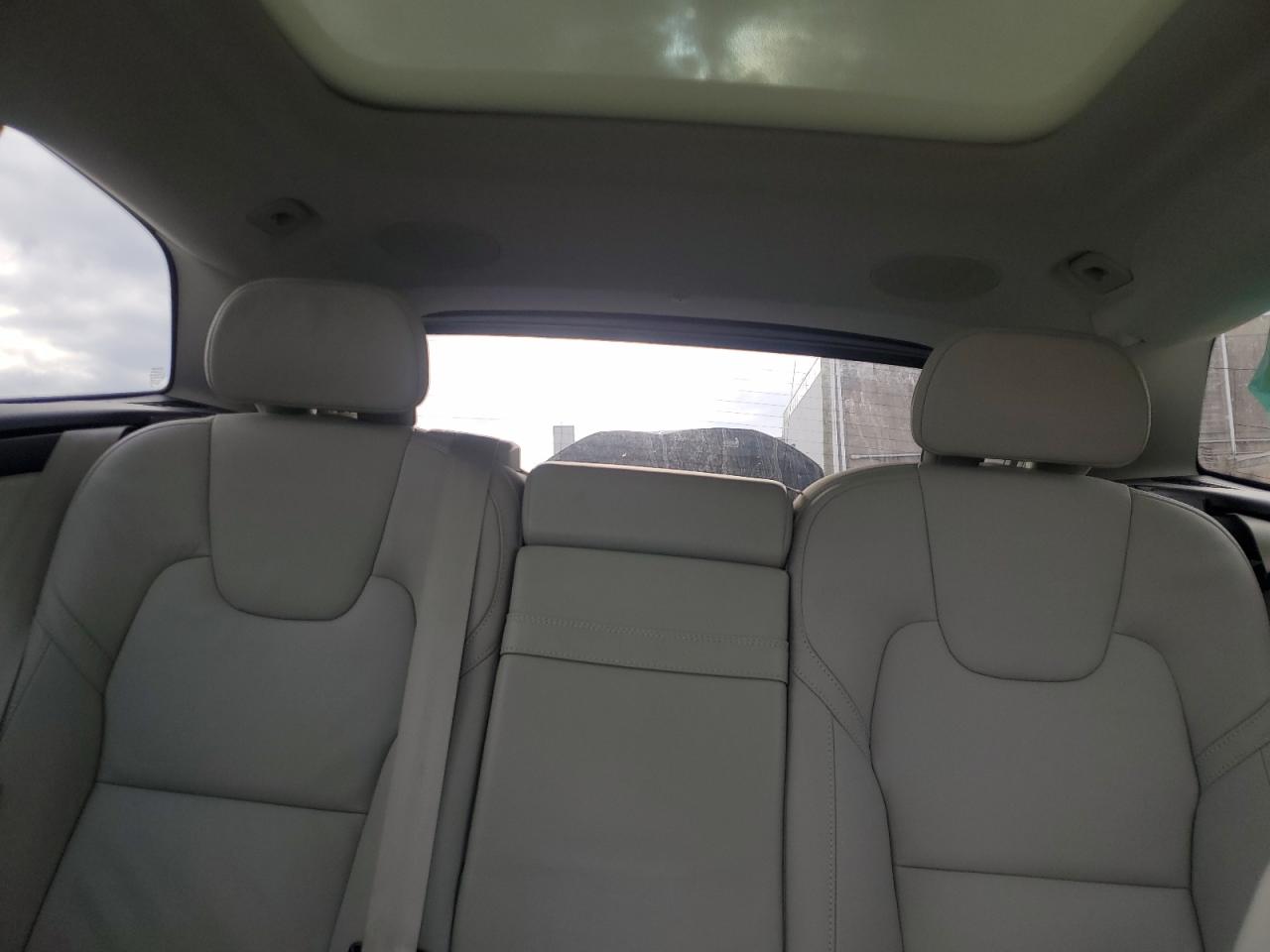 2021 Volvo XC60 VIN YV4A22RL1M1768476 Copart auction photo, side / front end damage thumbnail 10