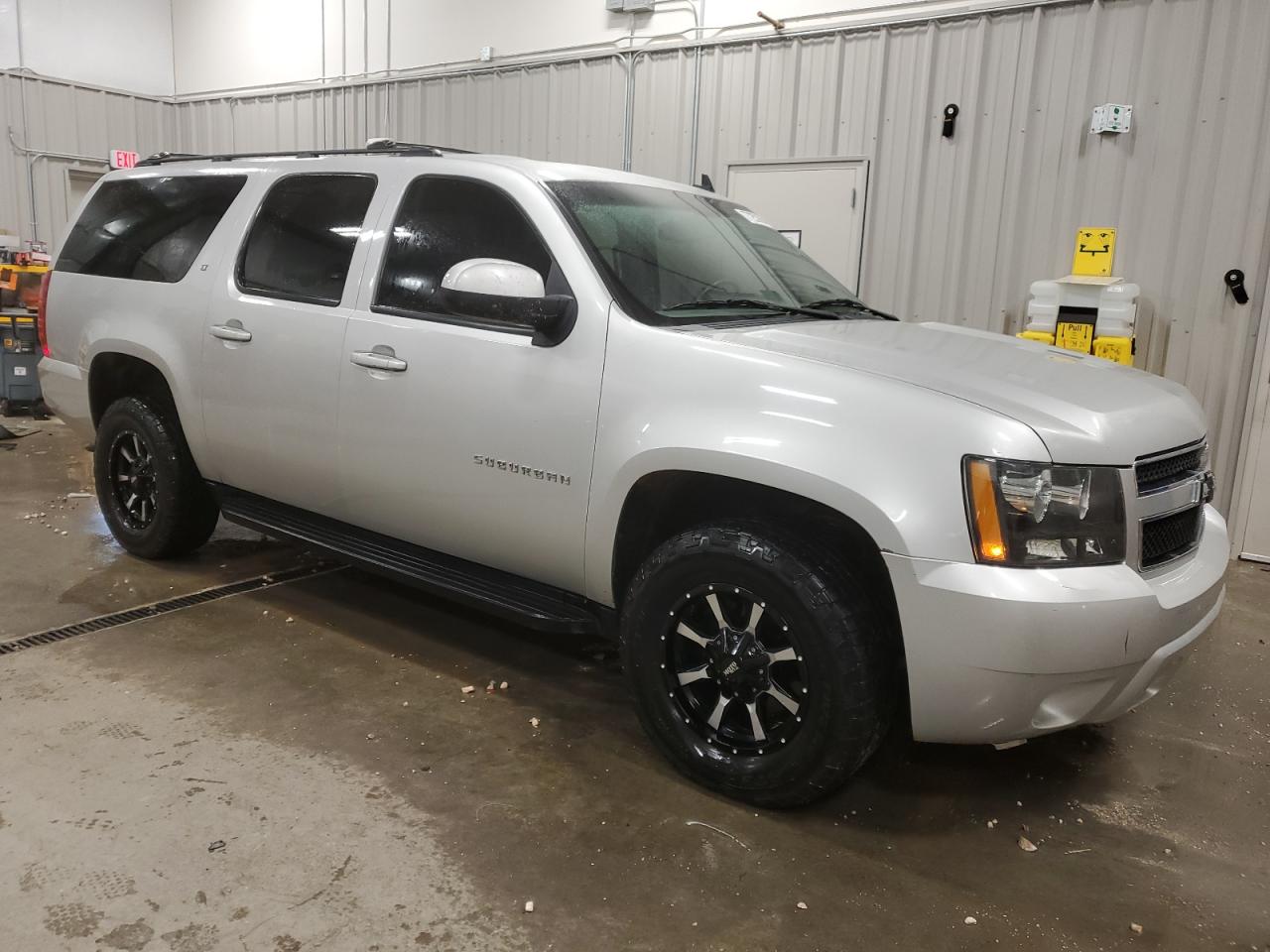 2010 Chevrolet Suburban VIN 1GNUKJE37AR226593 Copart auction photo, hail damage thumbnail 4