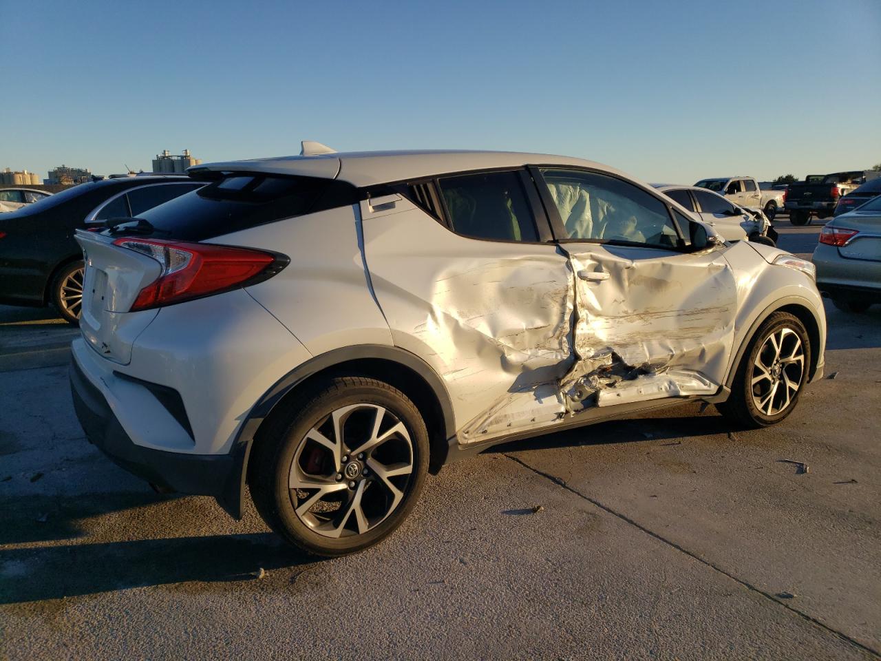 2018 Toyota C-HR VIN JTNKHMBX4J1003283 Copart auction photo, side damage thumbnail 3