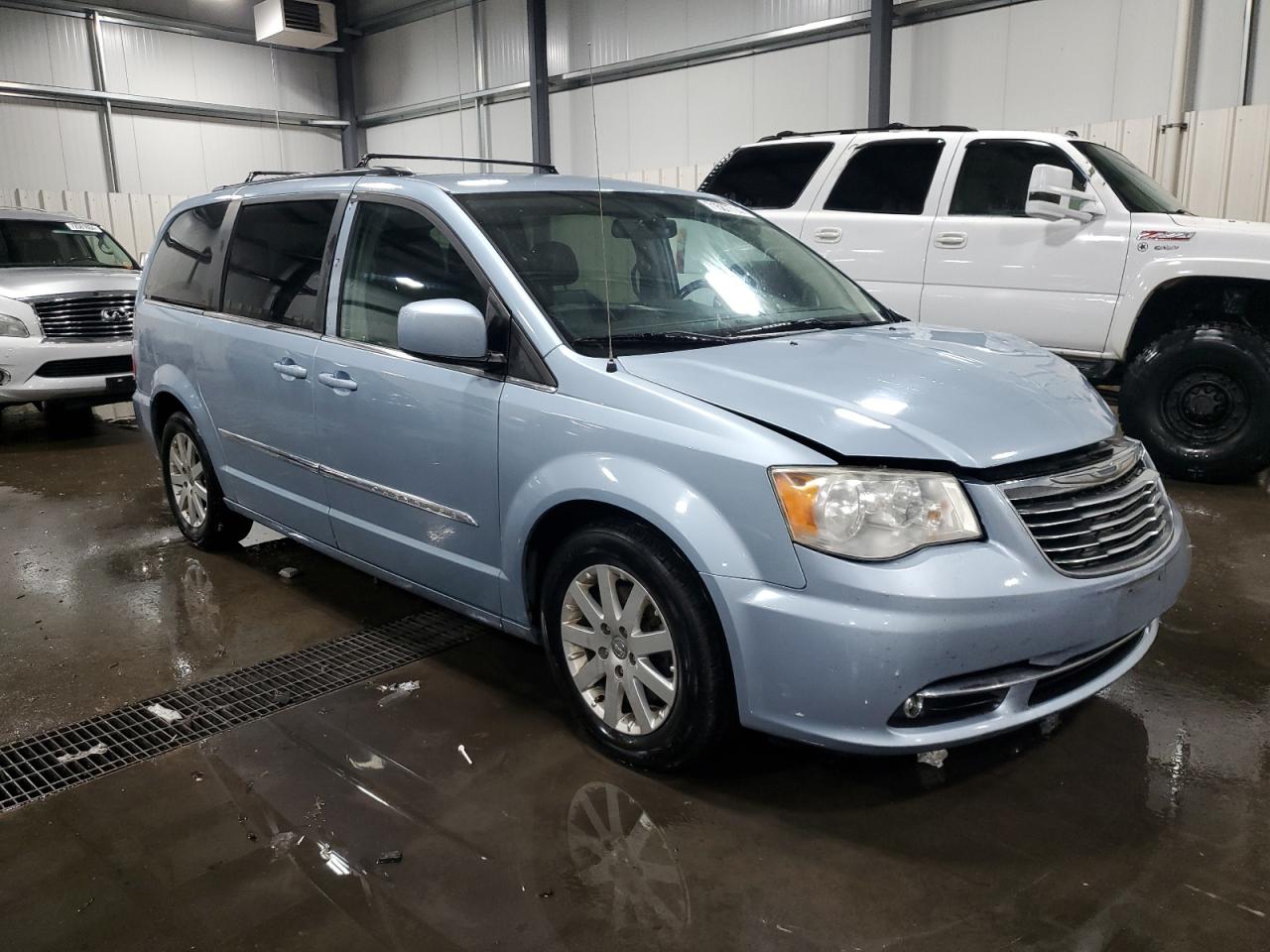 2013 Chrysler Town & Country VIN 2C4RC1BG8DR684015 Copart auction photo, front end damage thumbnail 4