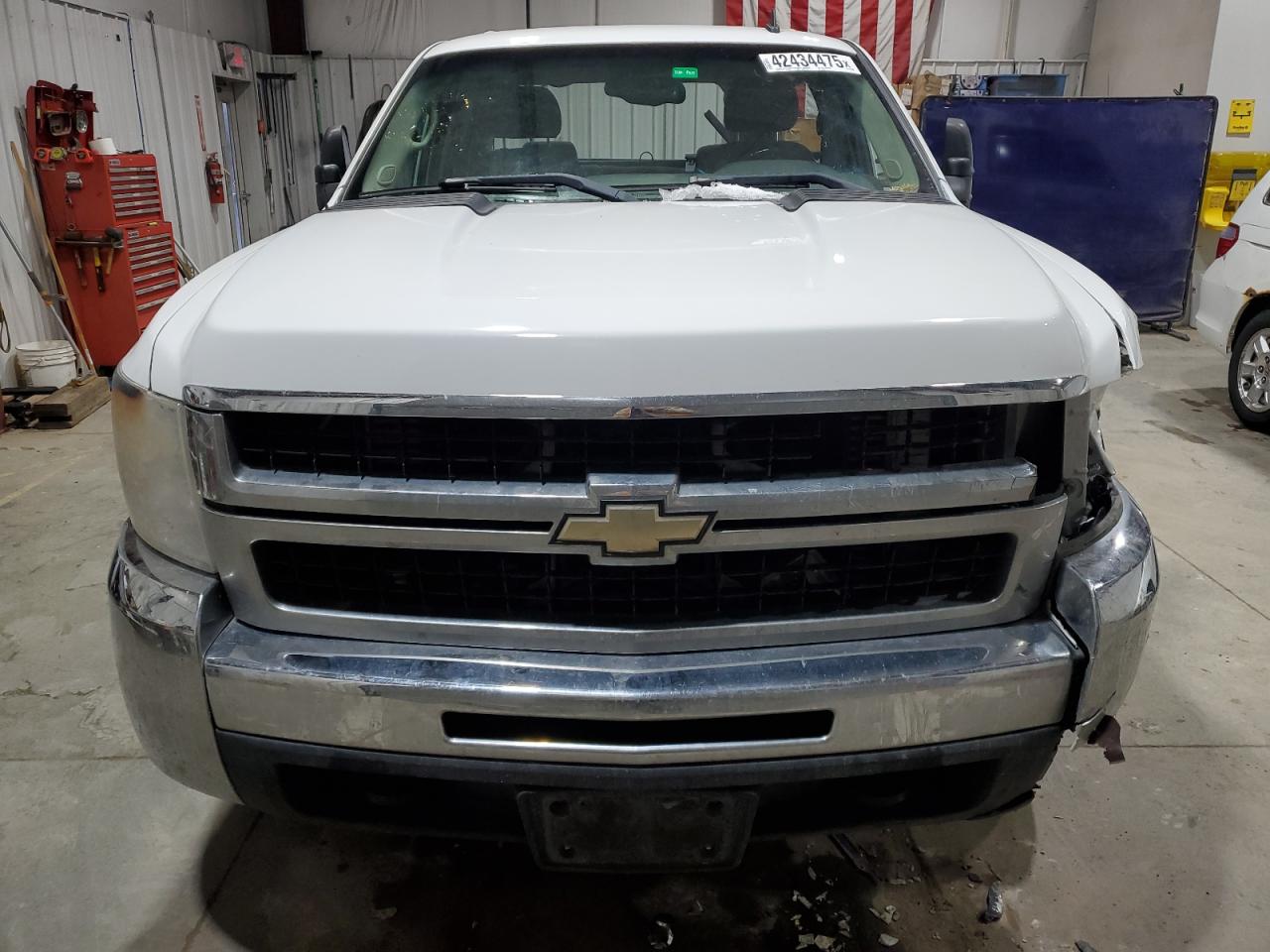 2008 Chevrolet Silverado VIN 1GCHK33698F167903 Copart auction photo, front end / side damage thumbnail 5