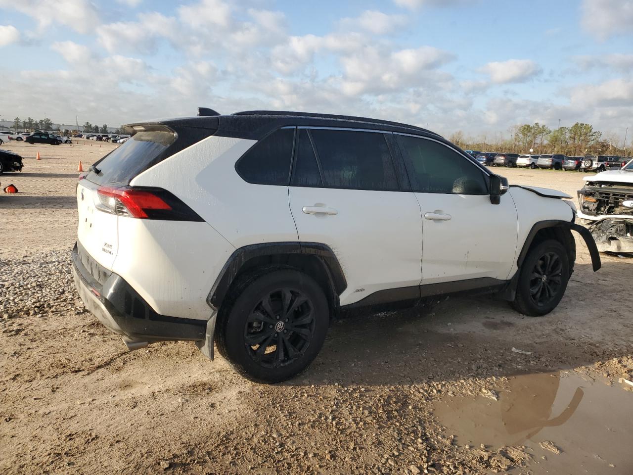 2022 Toyota RAV 4 VIN JTME6RFV3NJ019414 Copart auction photo, front end / minor dent/scratches damage thumbnail 3