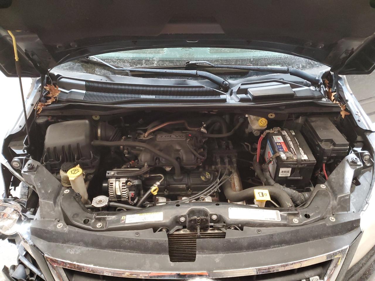 2010 Volkswagen Routan VIN 2V4RW3D15AR158941 Copart auction photo, front end damage thumbnail 12