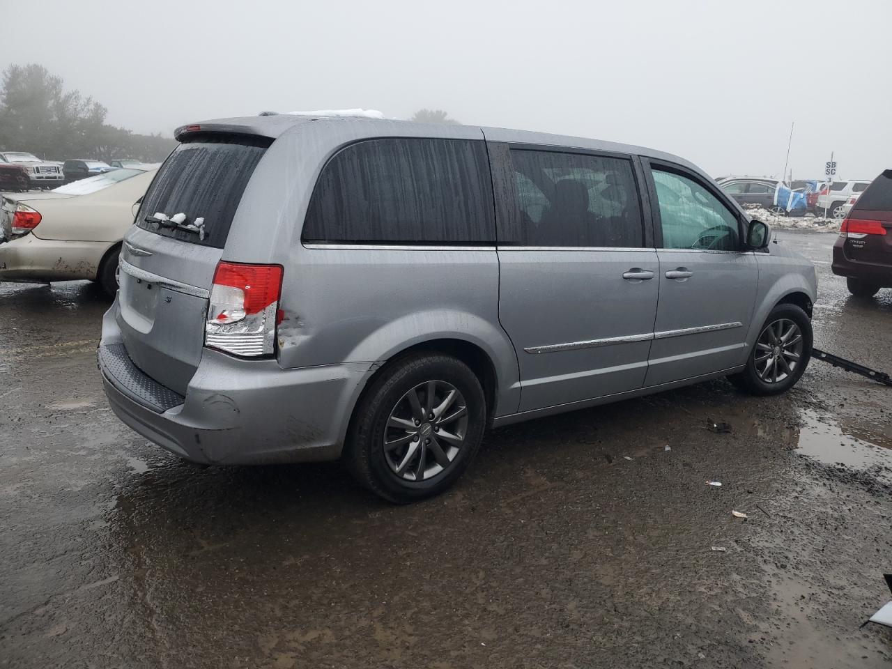 2014 Chrysler Town & Country VIN 2C4RC1HG3ER453256 Copart auction photo, front end / rear end damage thumbnail 3