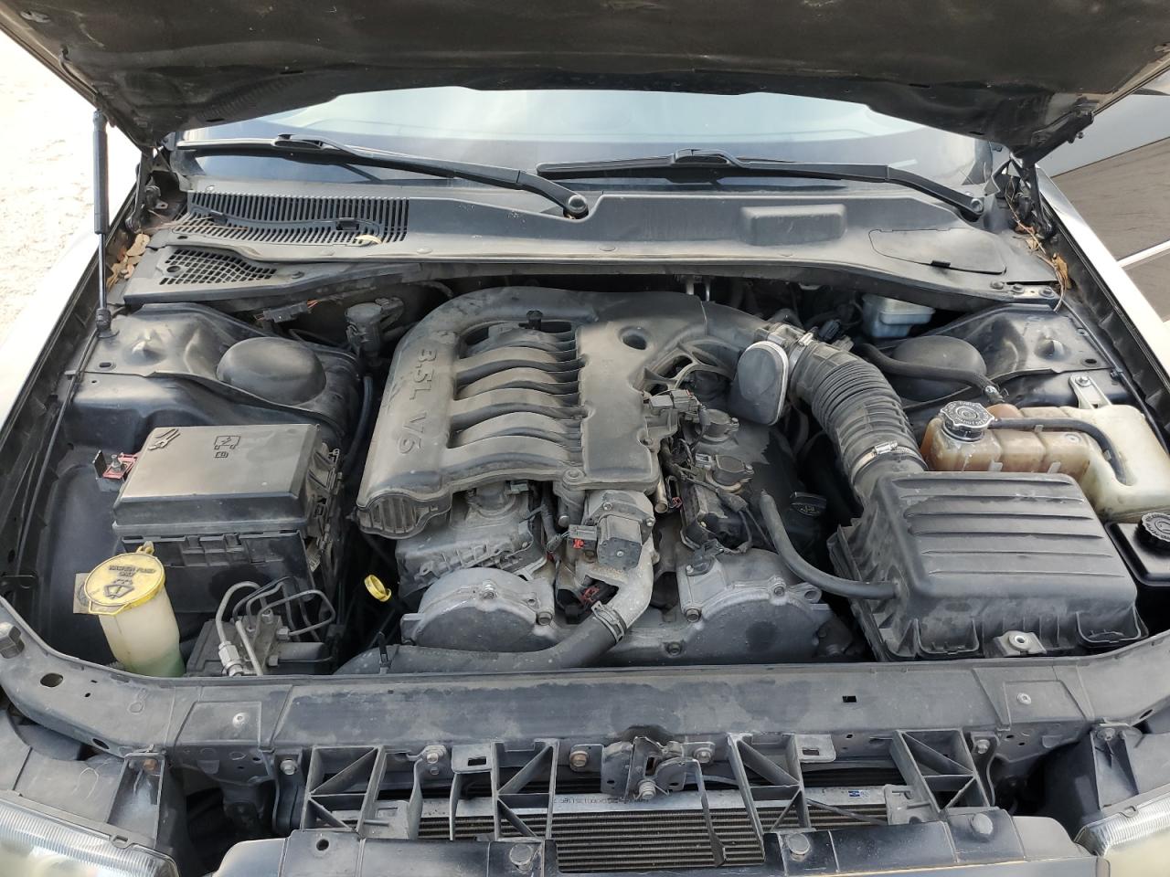 2010 Chrysler 300 VIN 2C3CA5CV6AH192668 Copart auction photo, front end / minor dent/scratches damage thumbnail 11