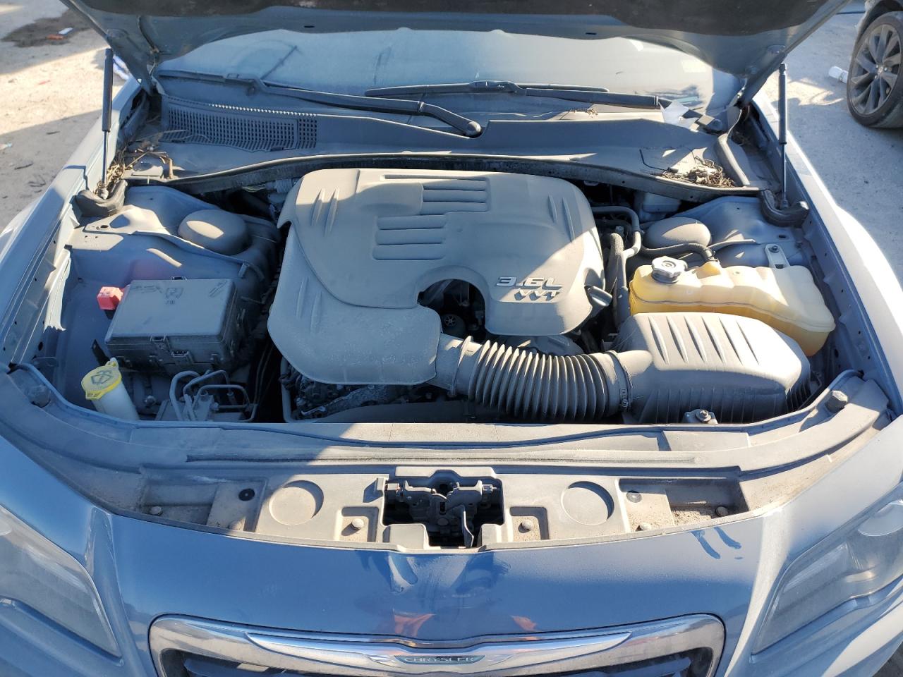 2014 Chrysler 300 VIN 2C3CCAGG1EH383421 Copart auction photo, minor dent/scratches damage thumbnail 11